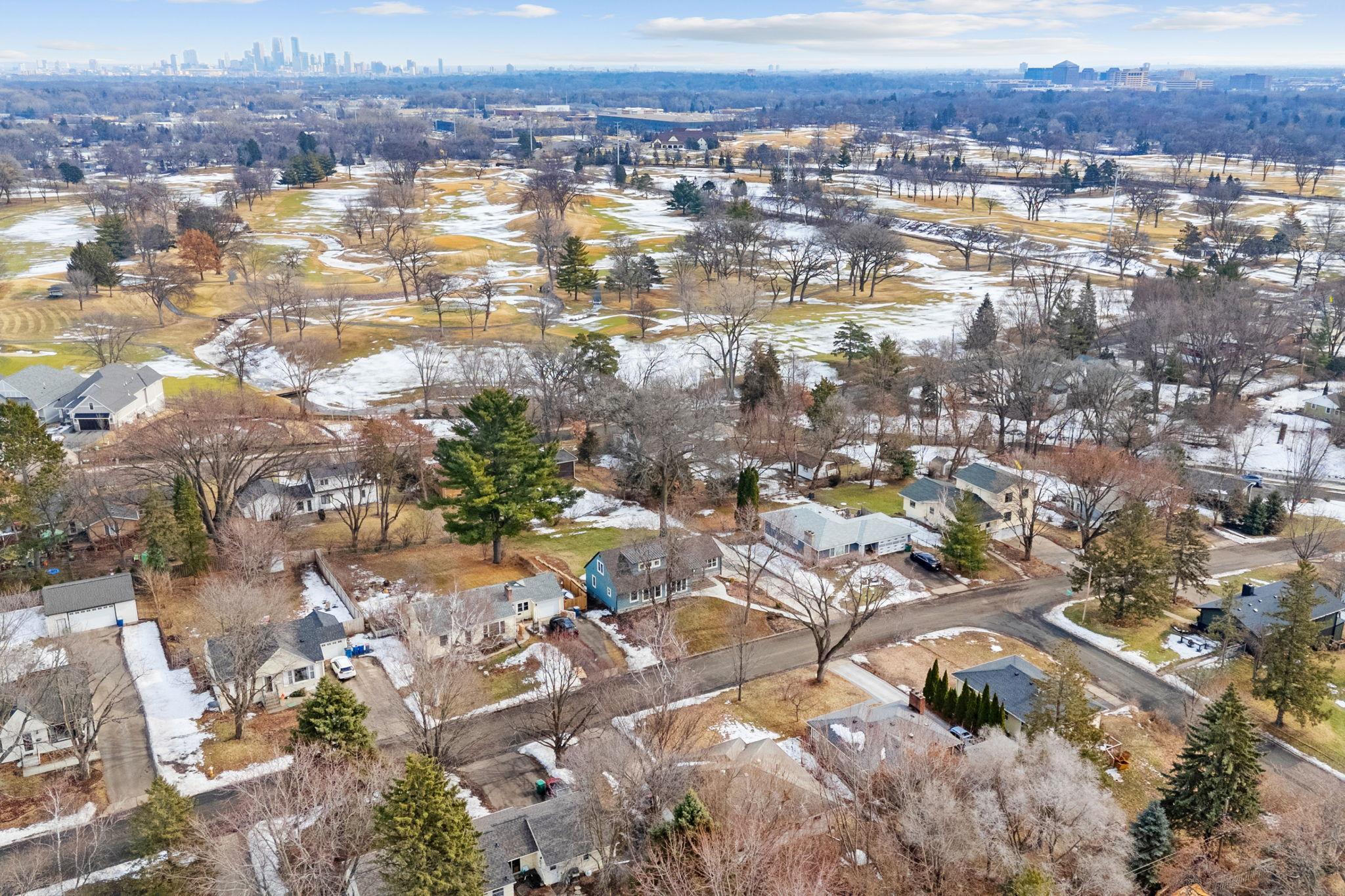 1108 Quebec Avenue N