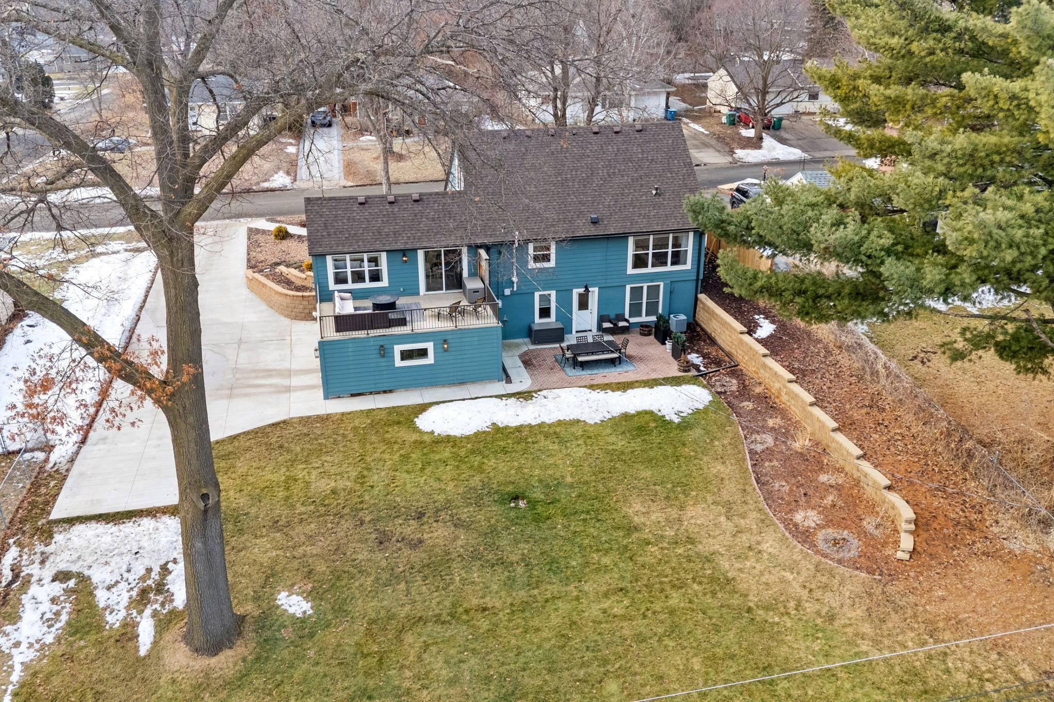 1108 Quebec Avenue N