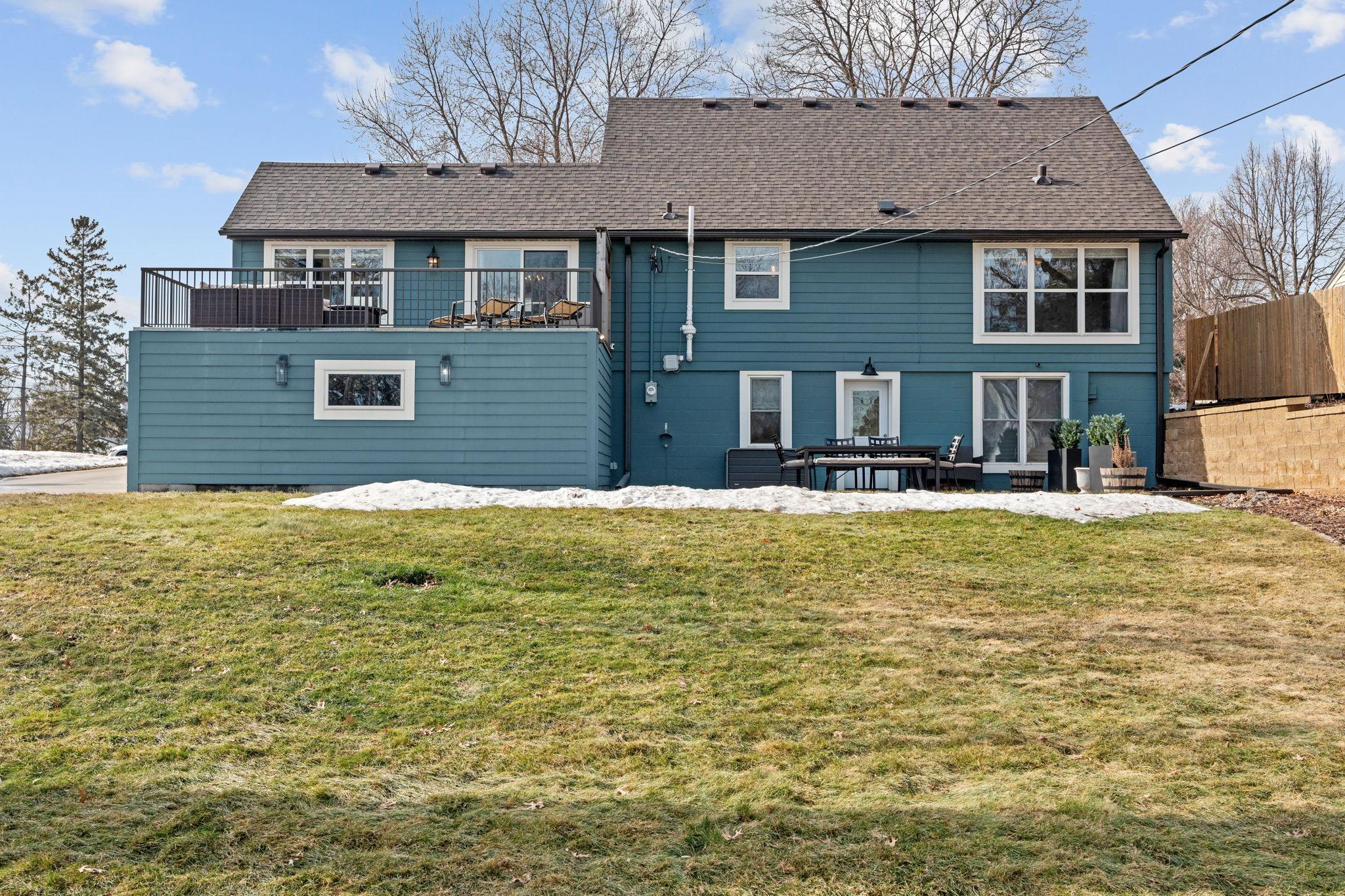 1108 Quebec Avenue N