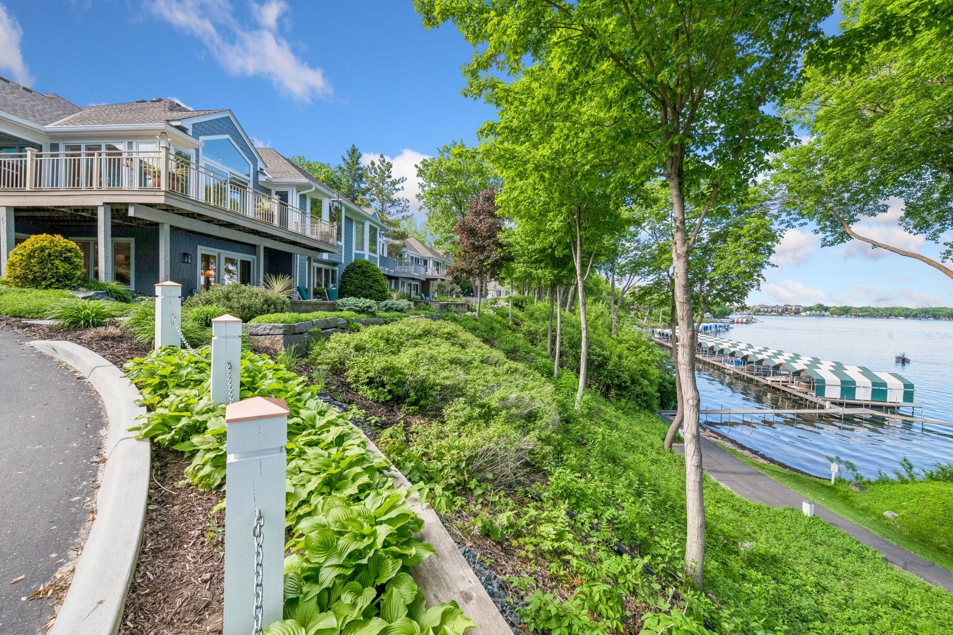 2948 Pelican Point Circle