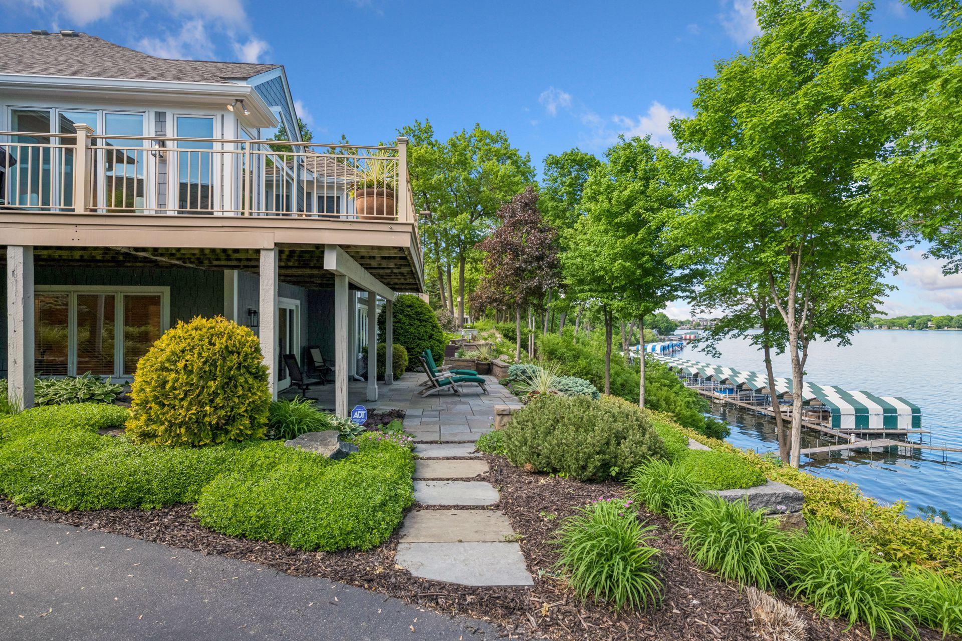 2948 Pelican Point Circle