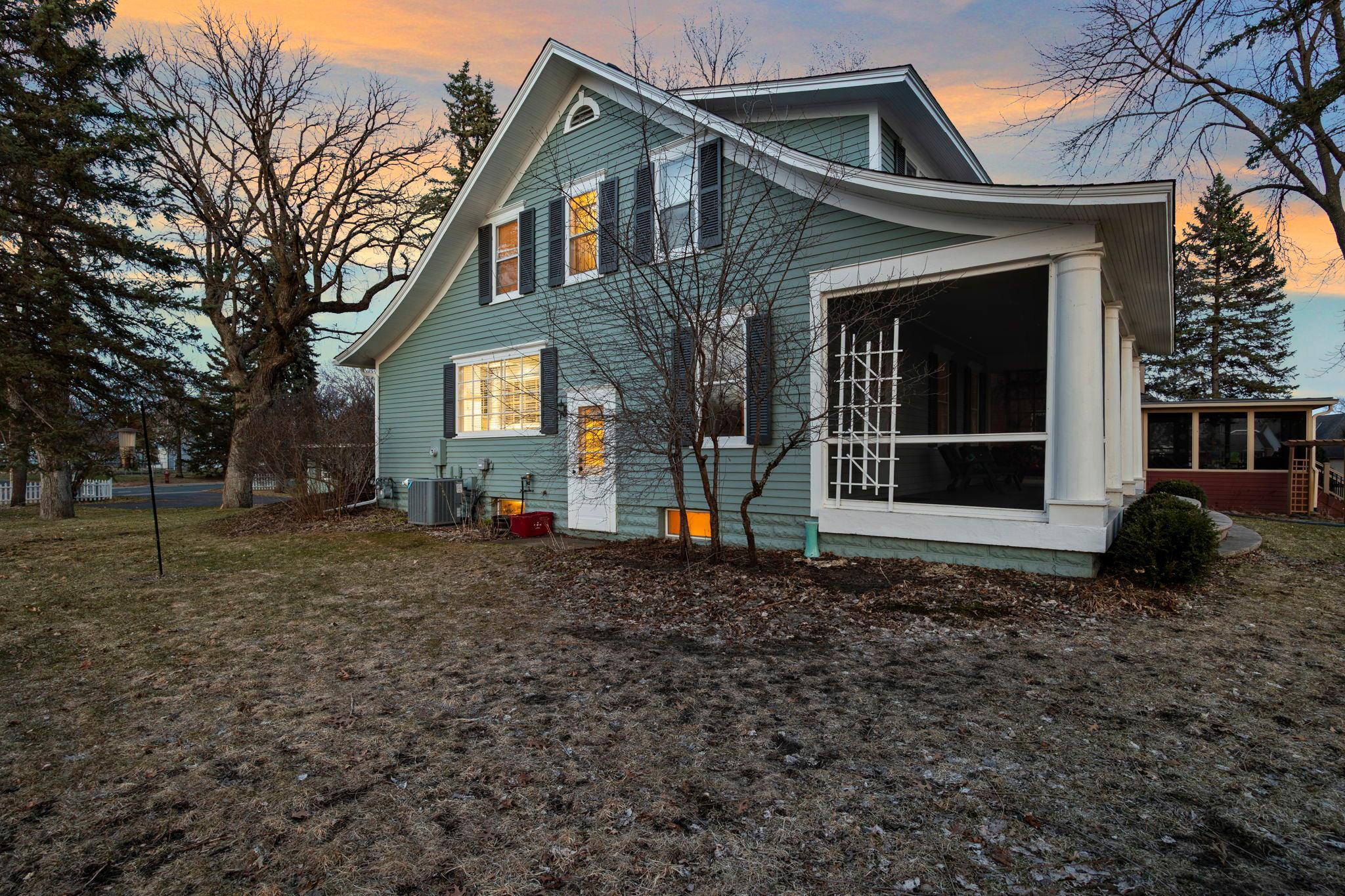 810 River Lane