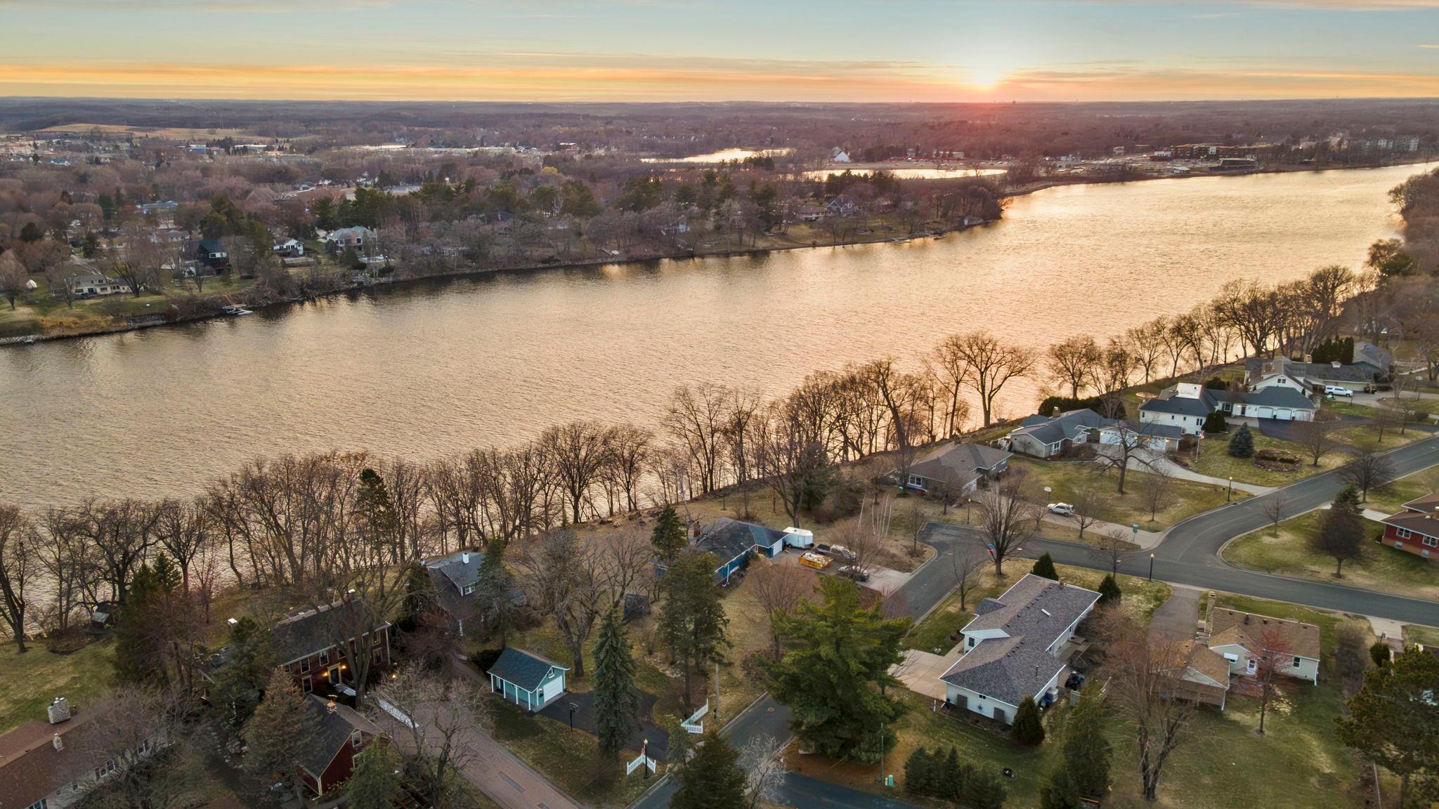 810 River Lane