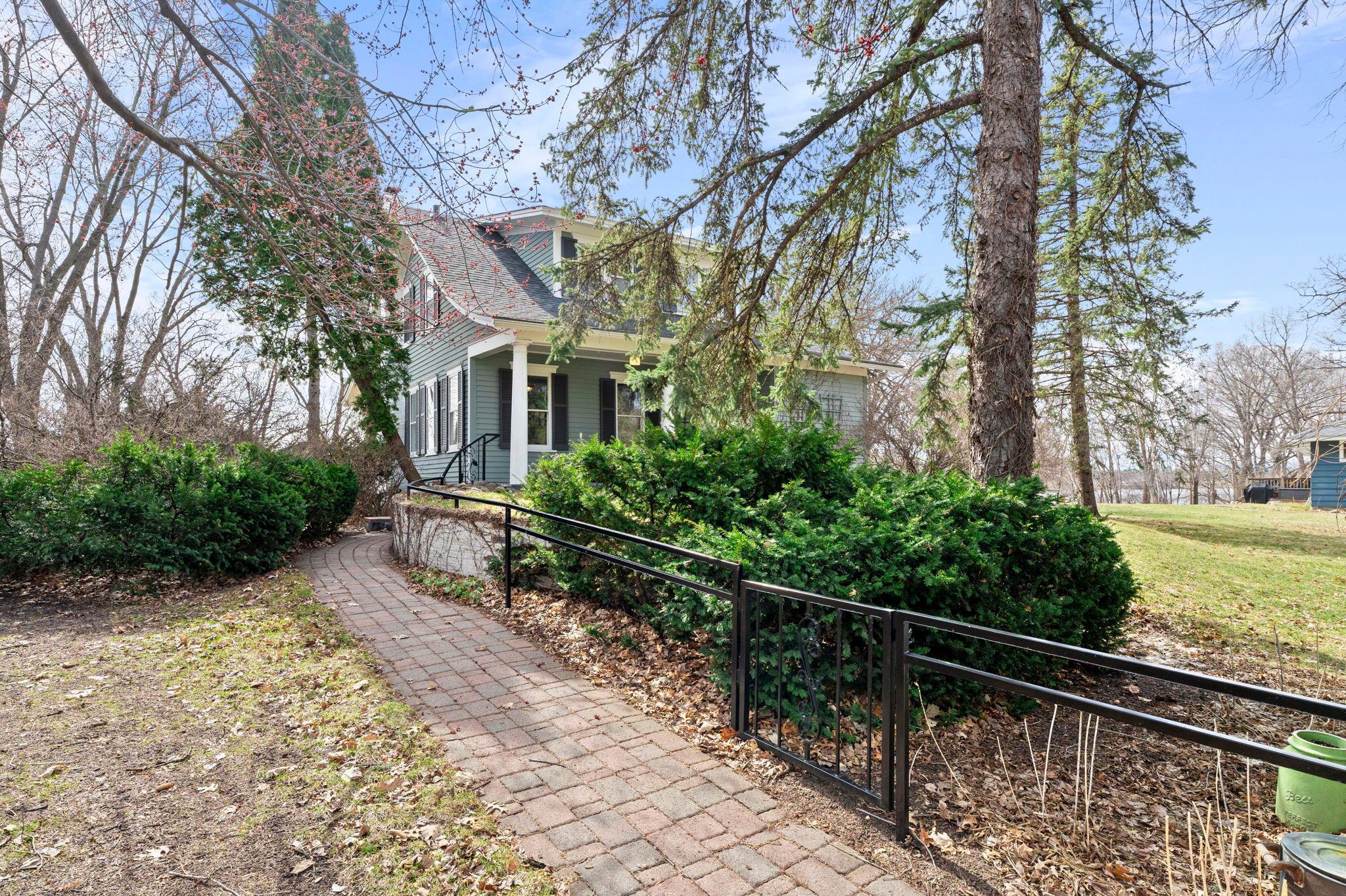 810 River Lane