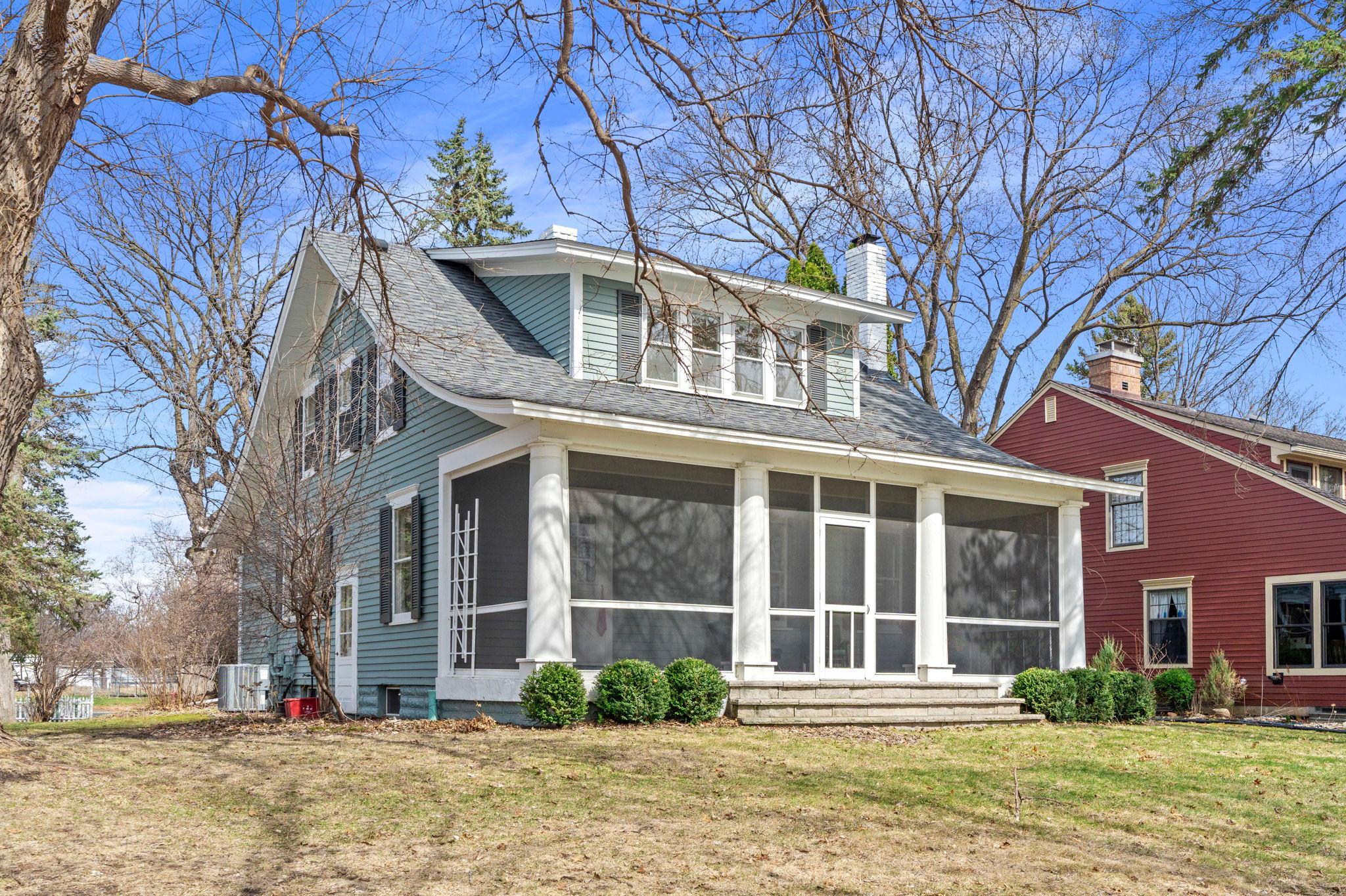 810 River Lane