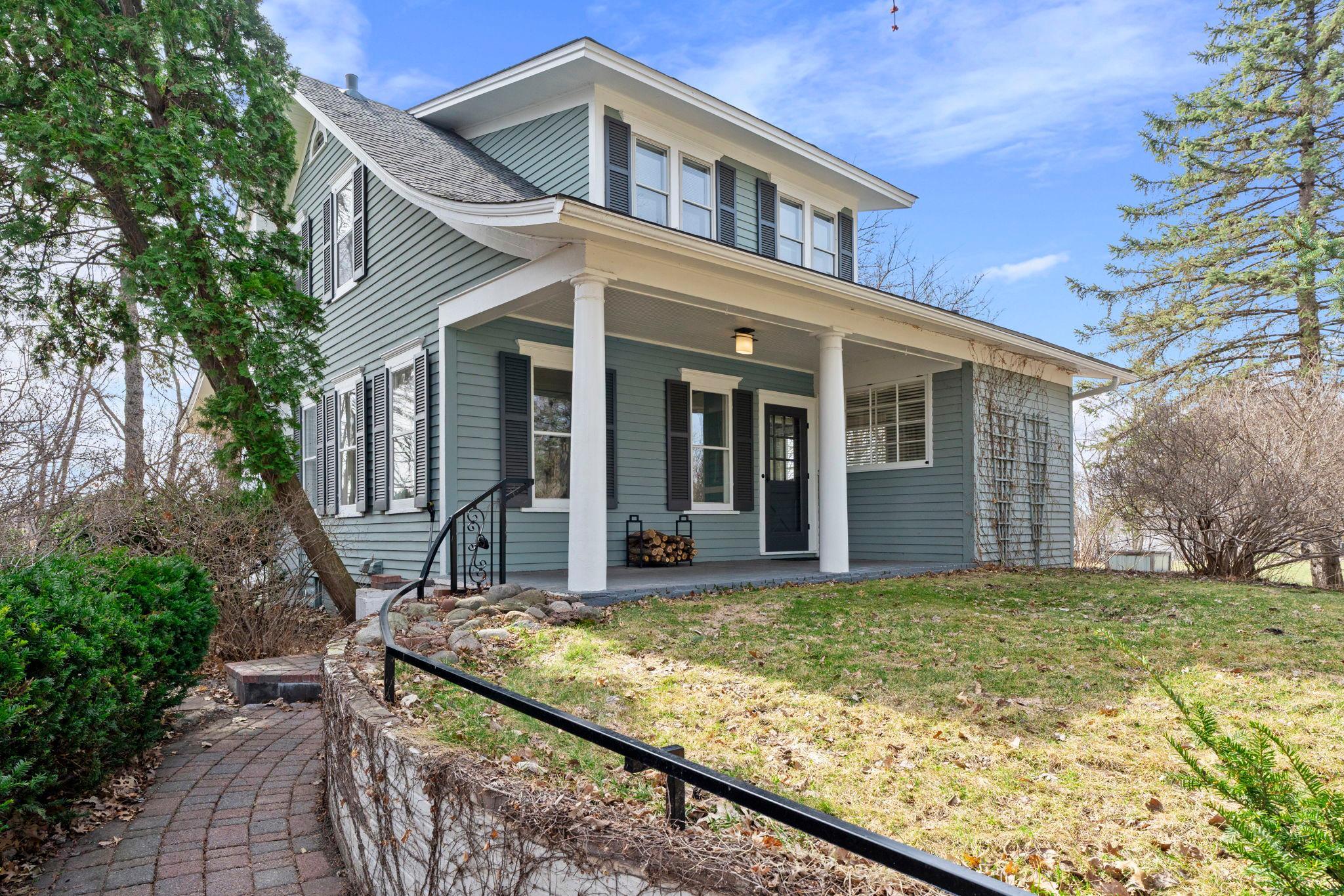 810 River Lane