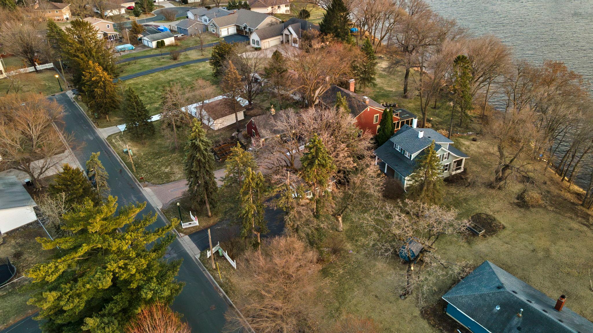 810 River Lane