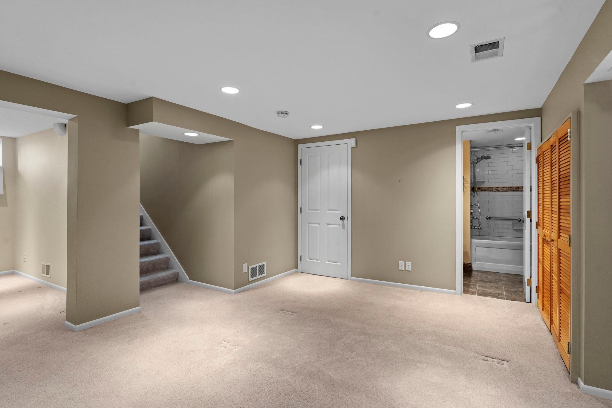 810 River Lane