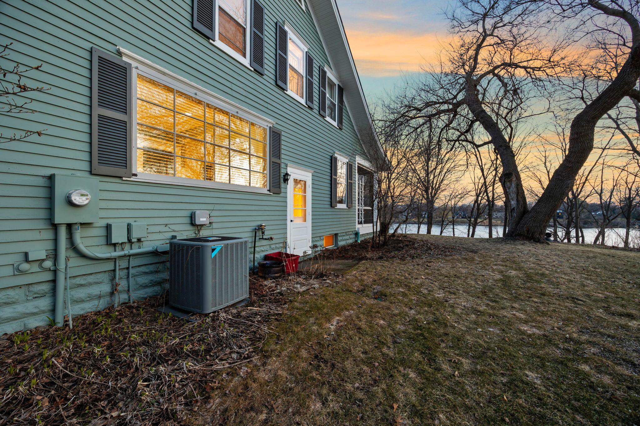 810 River Lane