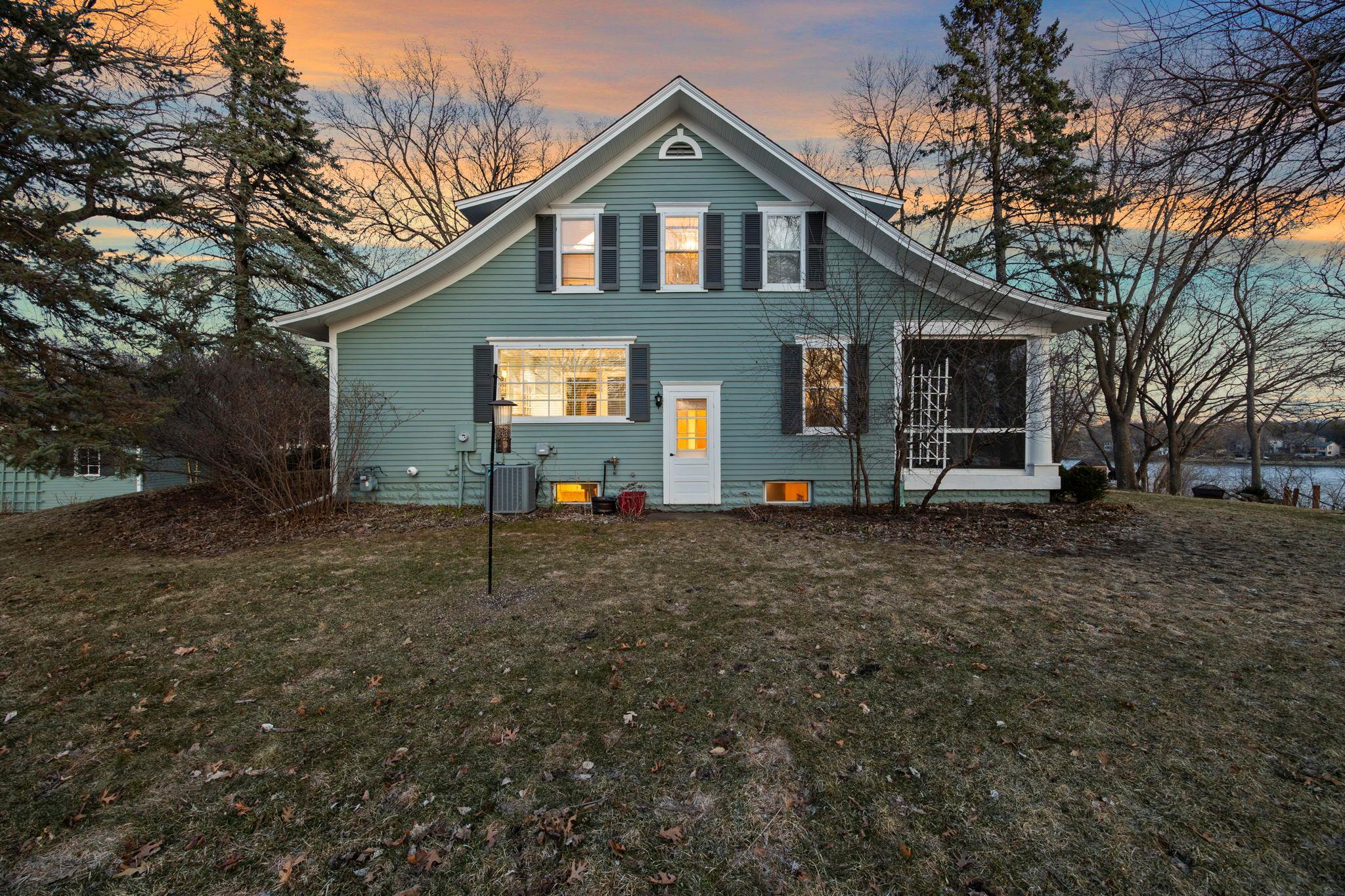 810 River Lane