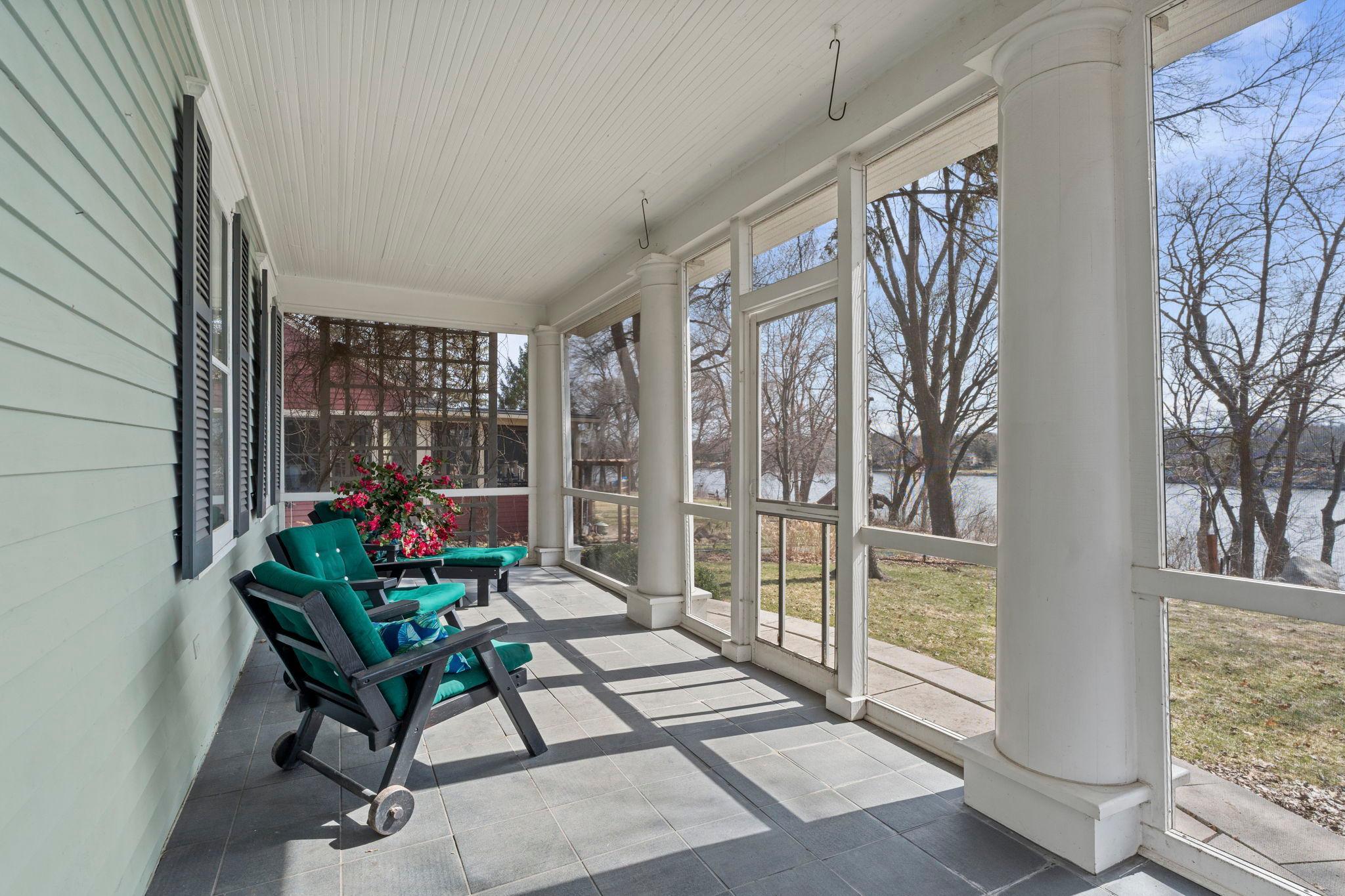 810 River Lane