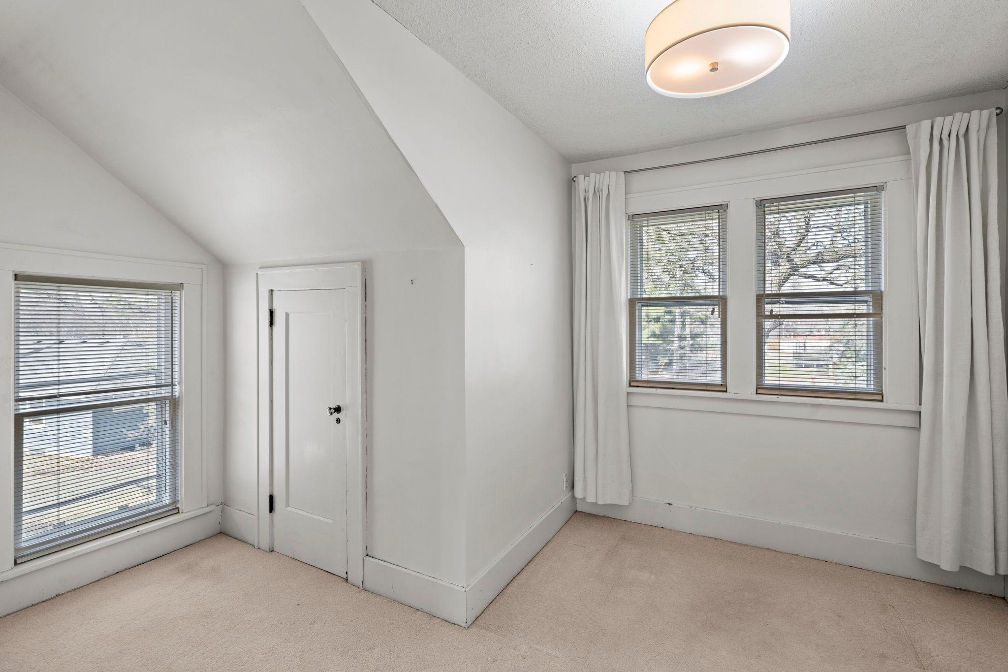 810 River Lane