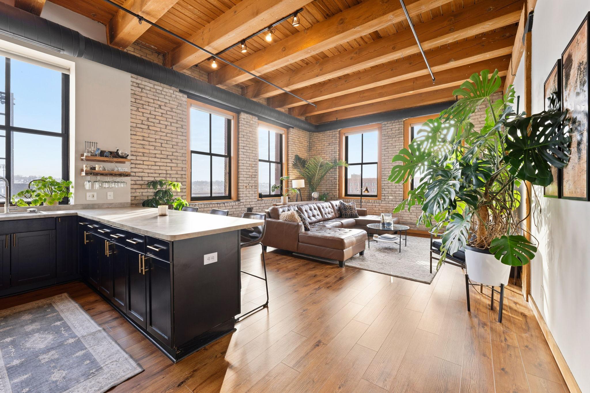 289 5th Street E Unit: 305