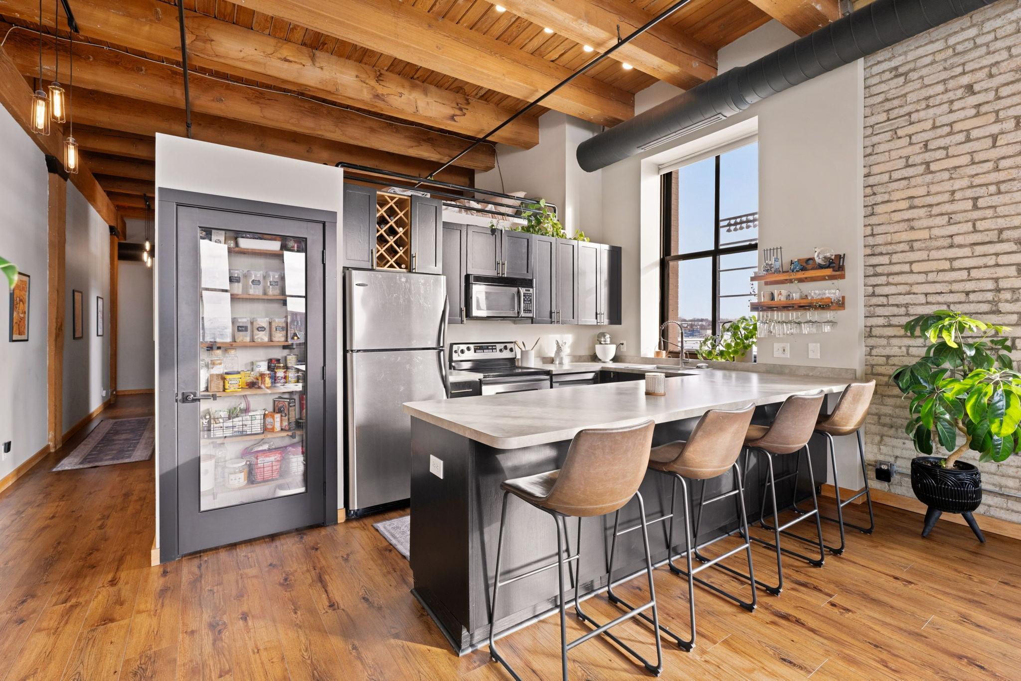 289 5th Street E Unit: 305