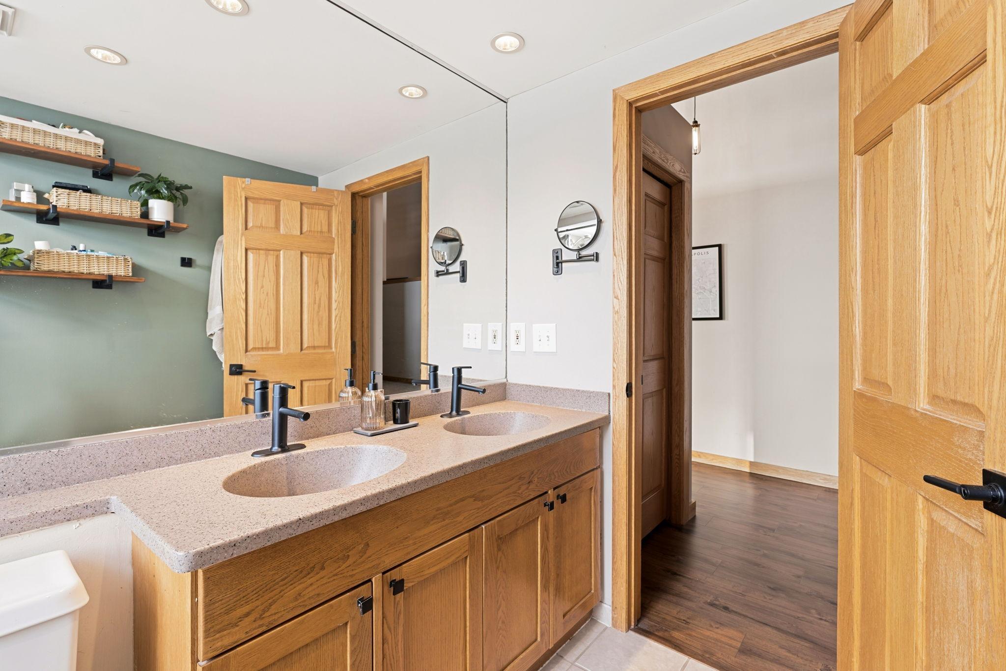 289 5th Street E Unit: 305