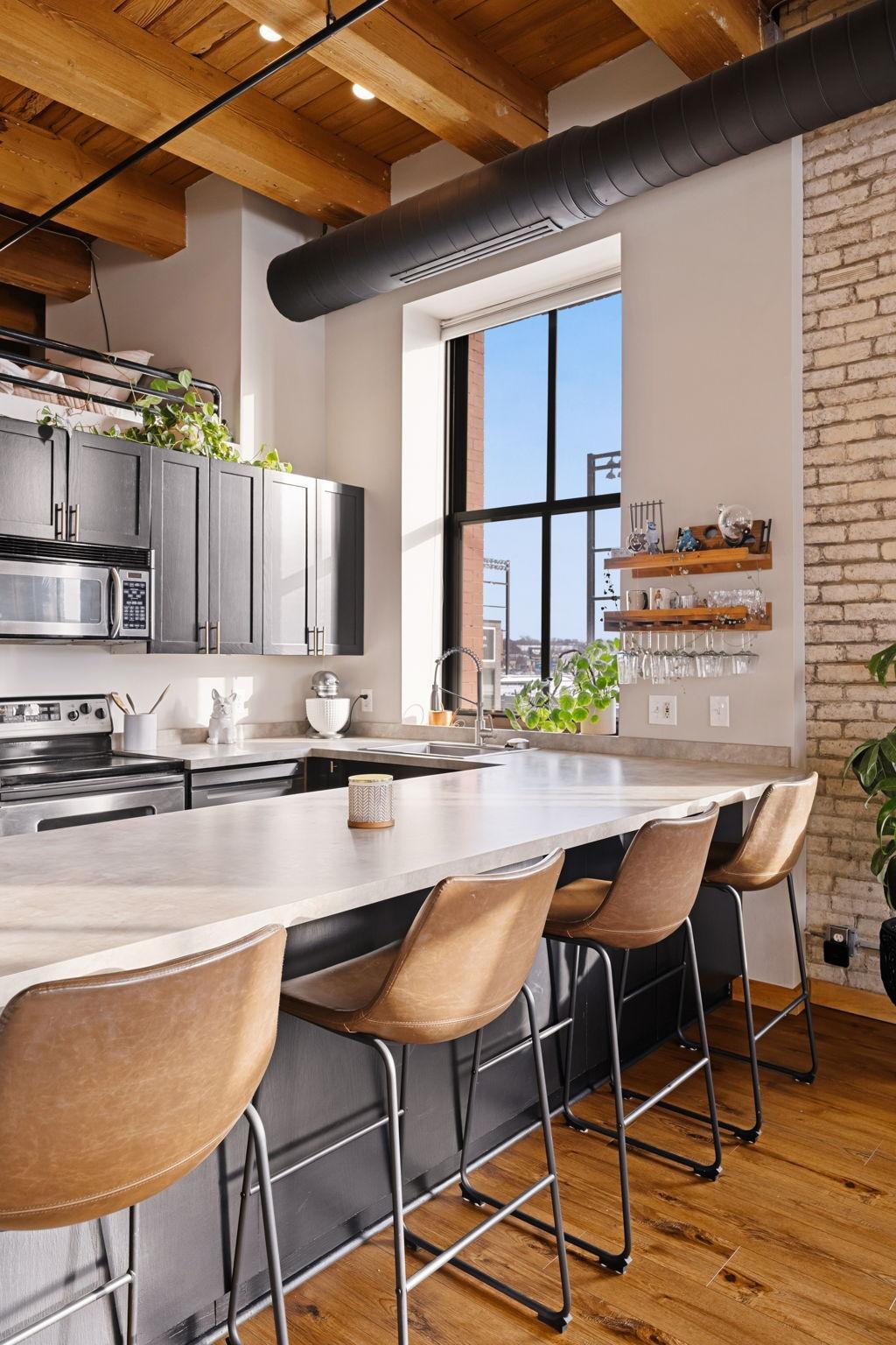 289 5th Street E Unit: 305