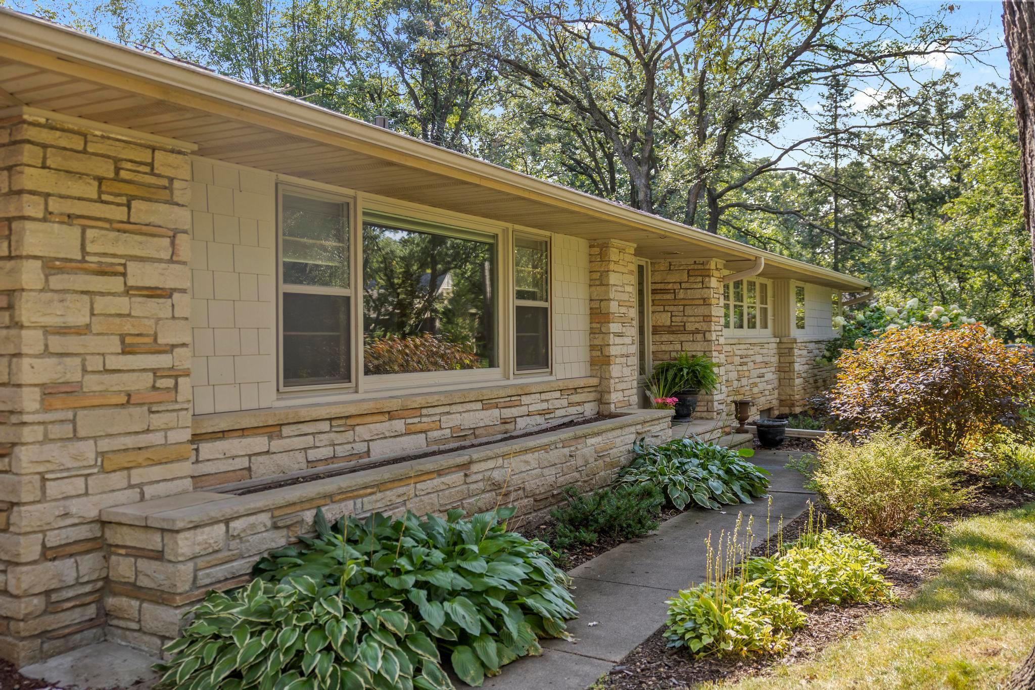 15 Saint Albans Road E