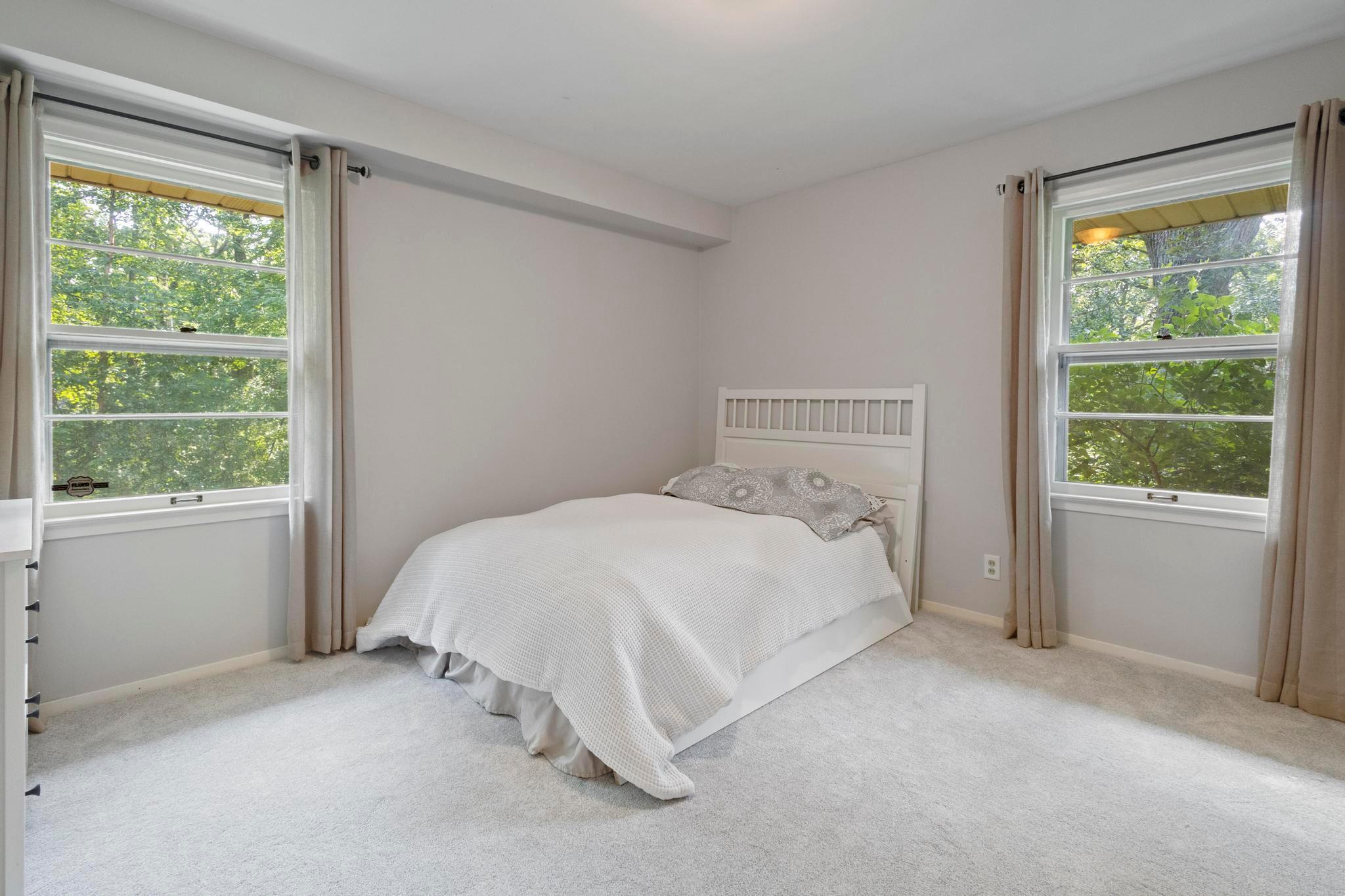 15 Saint Albans Road E