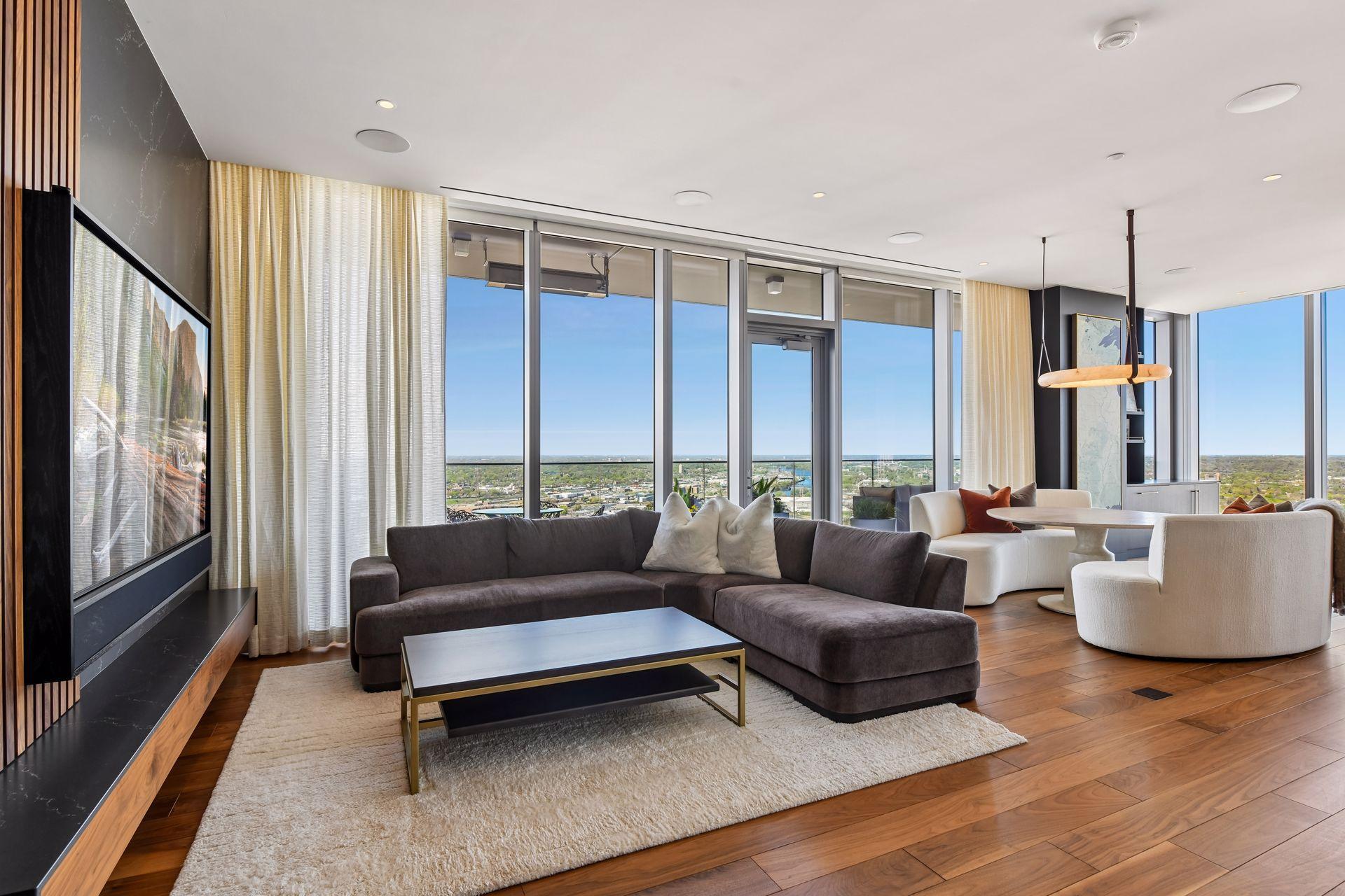 255 Hennepin Avenue Unit: 3303