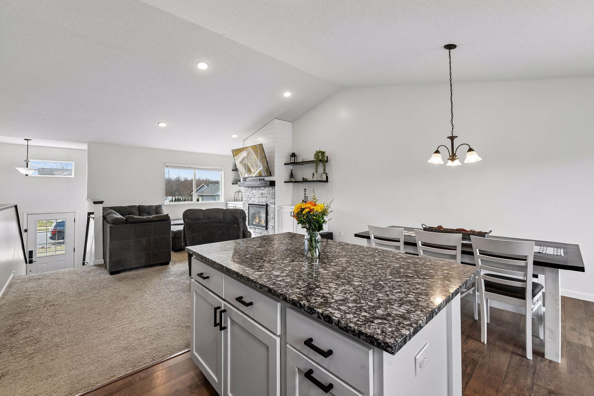 940 Lakewood Trail