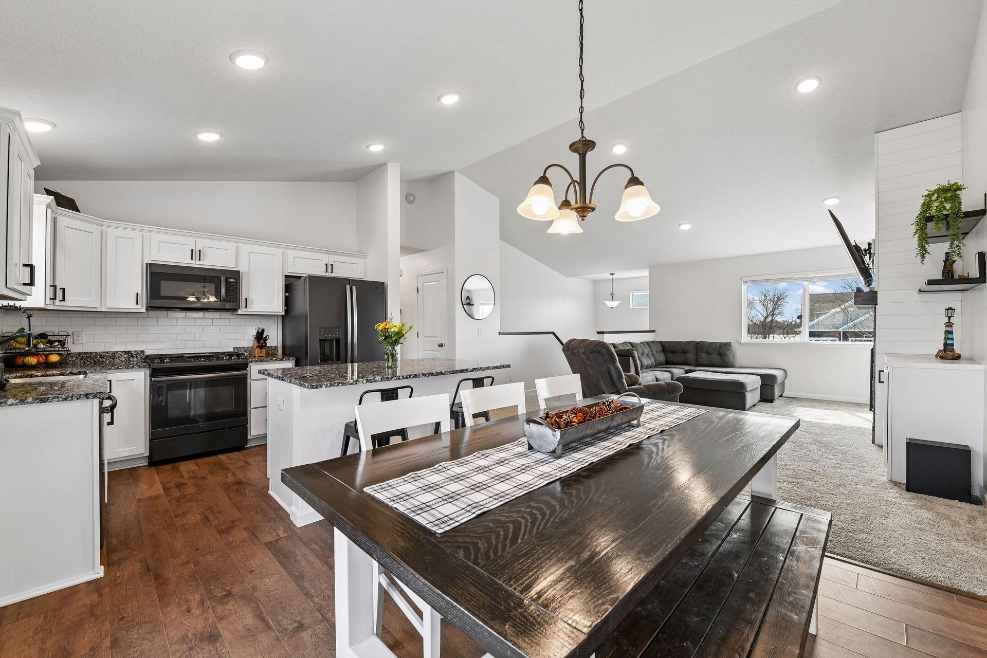 940 Lakewood Trail