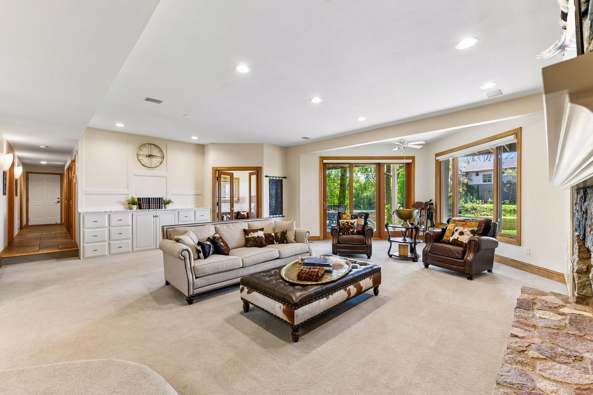 4820 Lodge Lane
