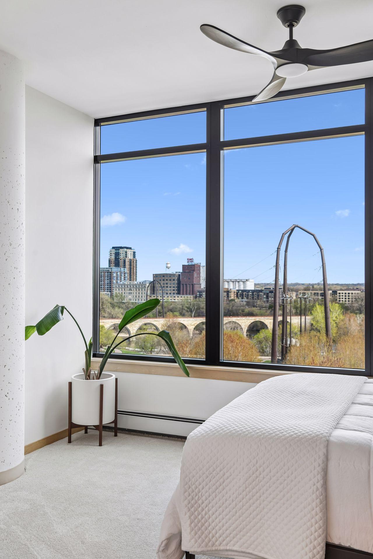 215 10th Avenue S Unit: 708