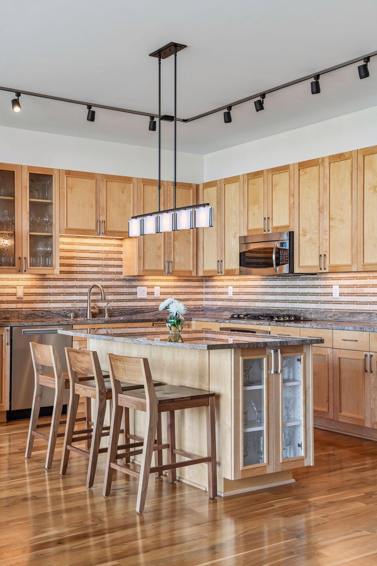 215 10th Avenue S Unit: 708