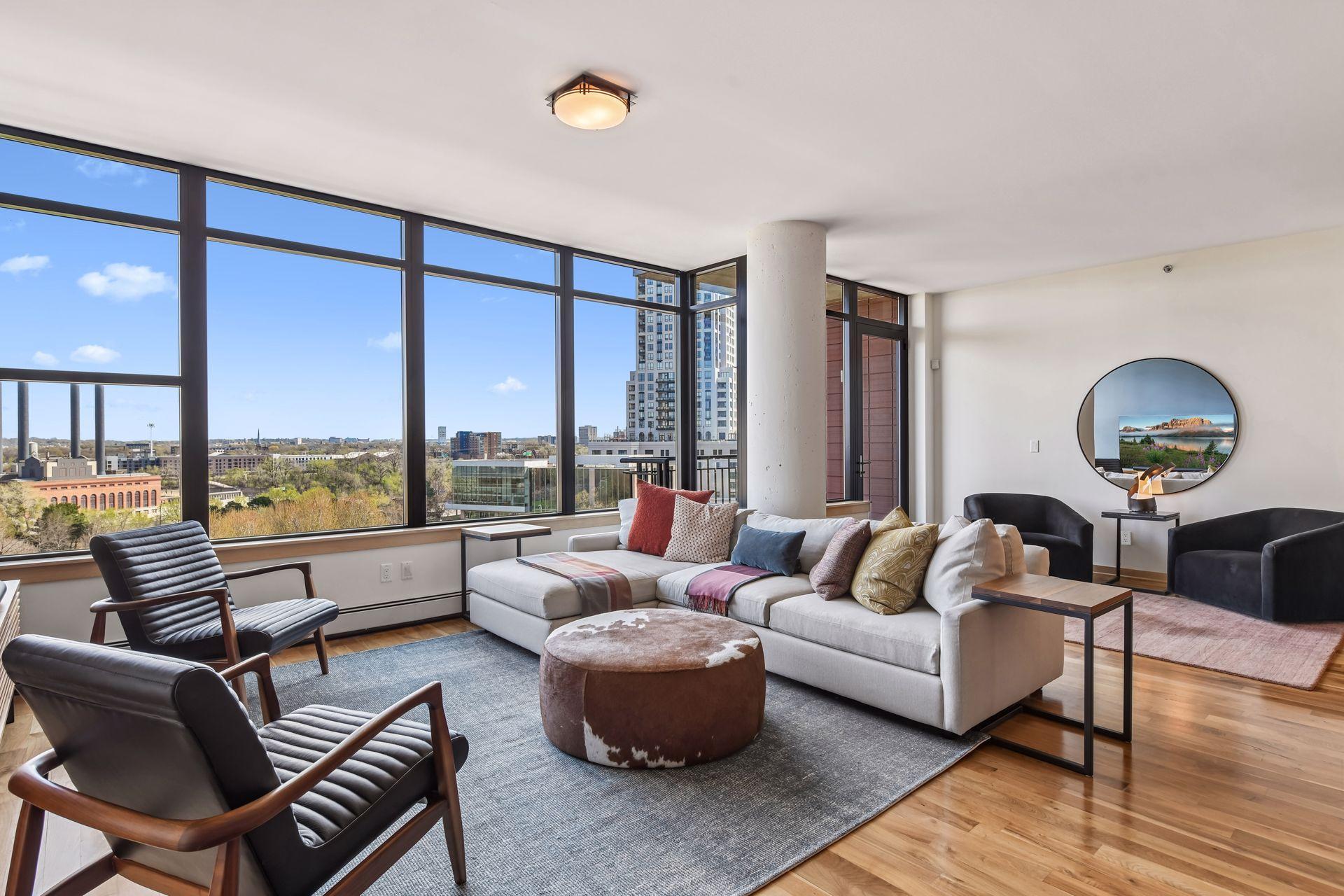 215 10th Avenue S Unit: 708