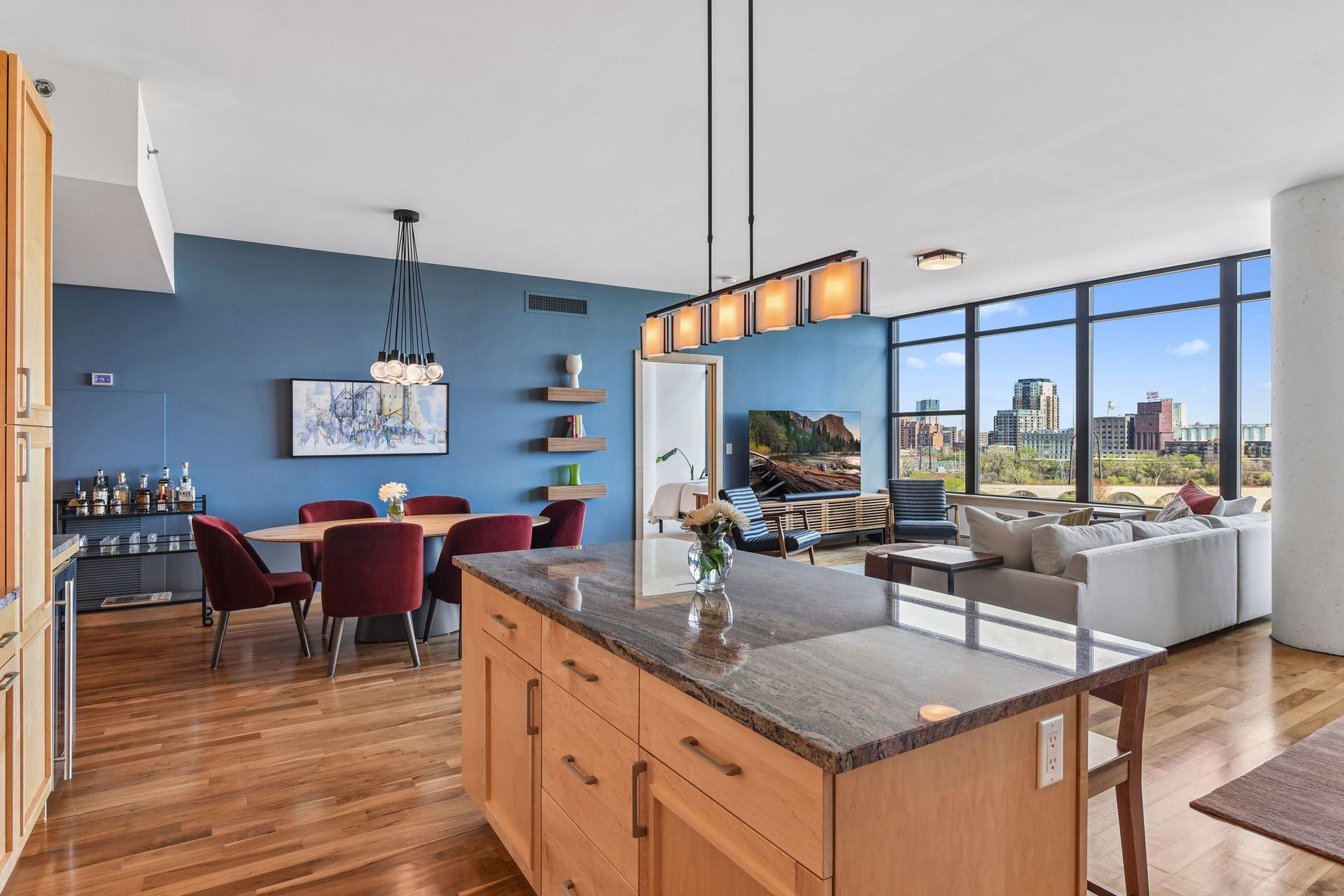 215 10th Avenue S Unit: 708