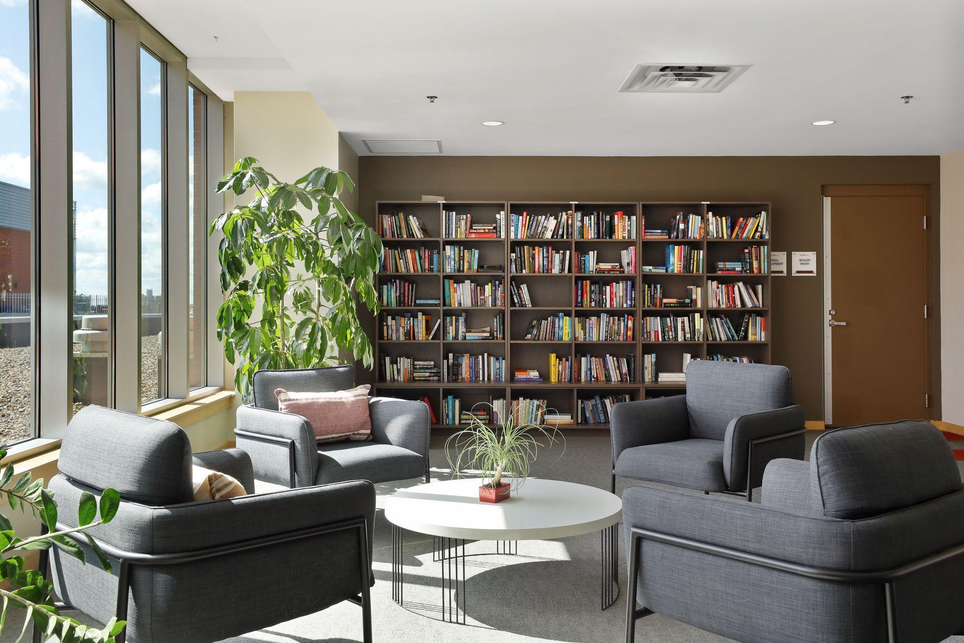 215 10th Avenue S Unit: 708