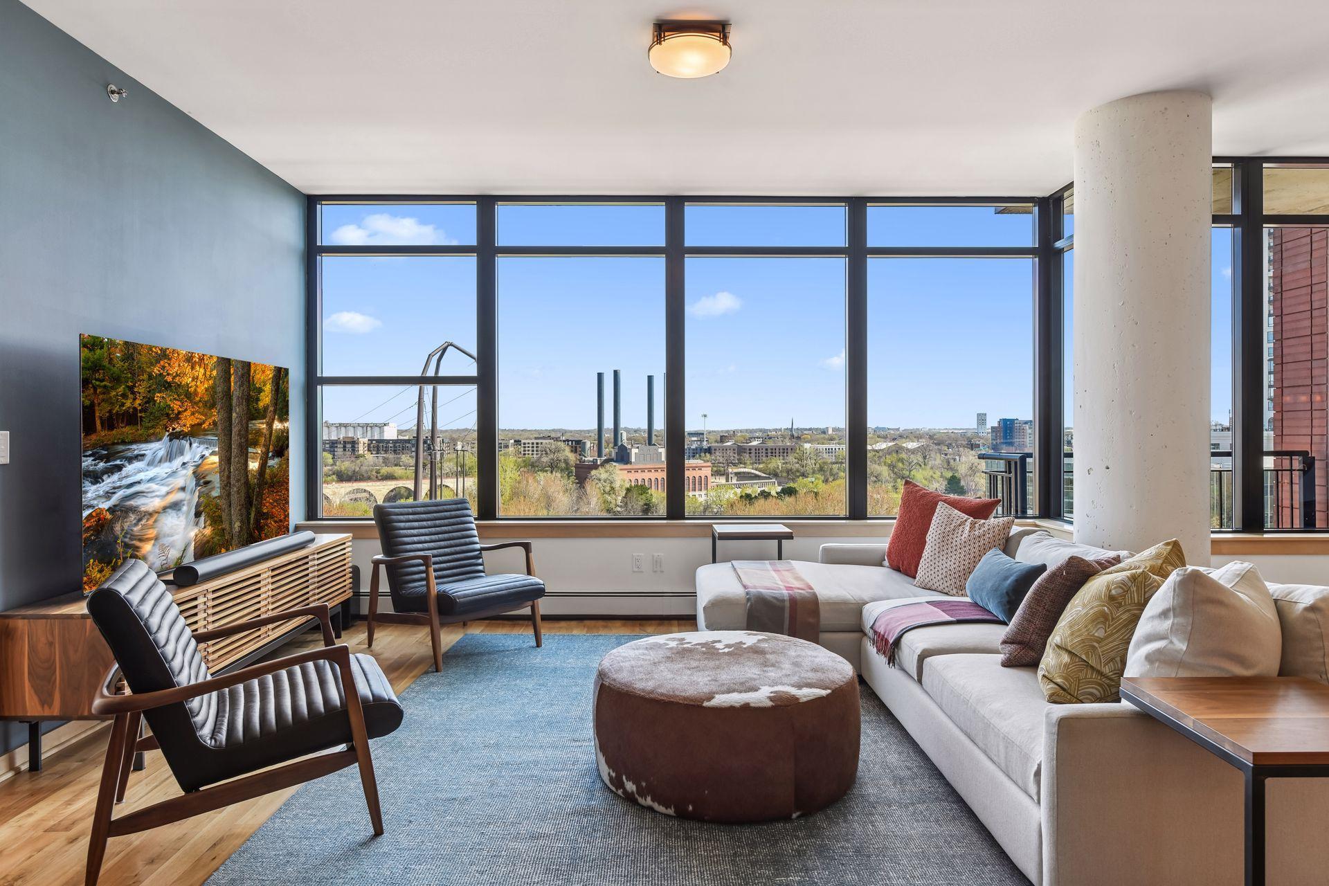 215 10th Avenue S Unit: 708