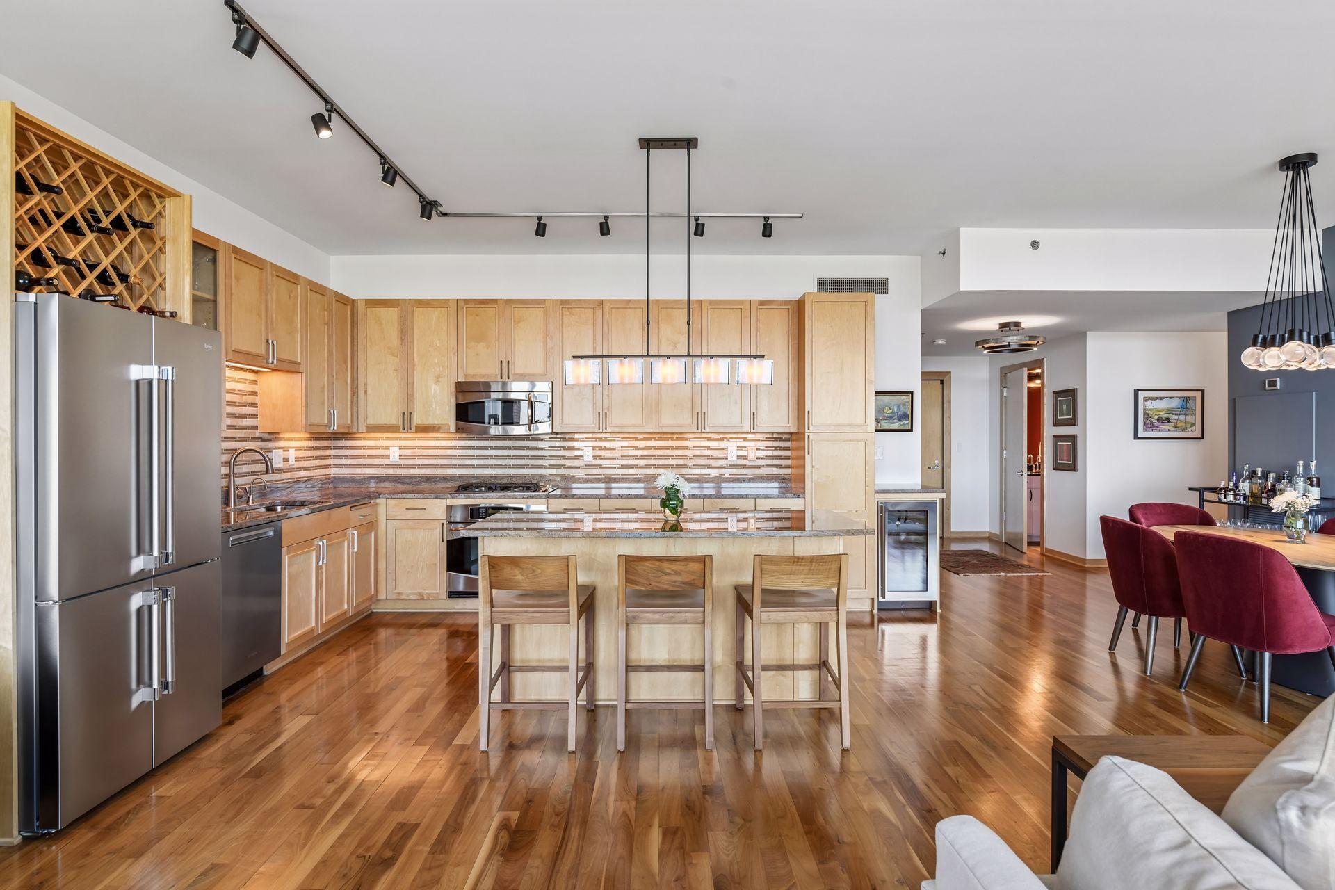 215 10th Avenue S Unit: 708