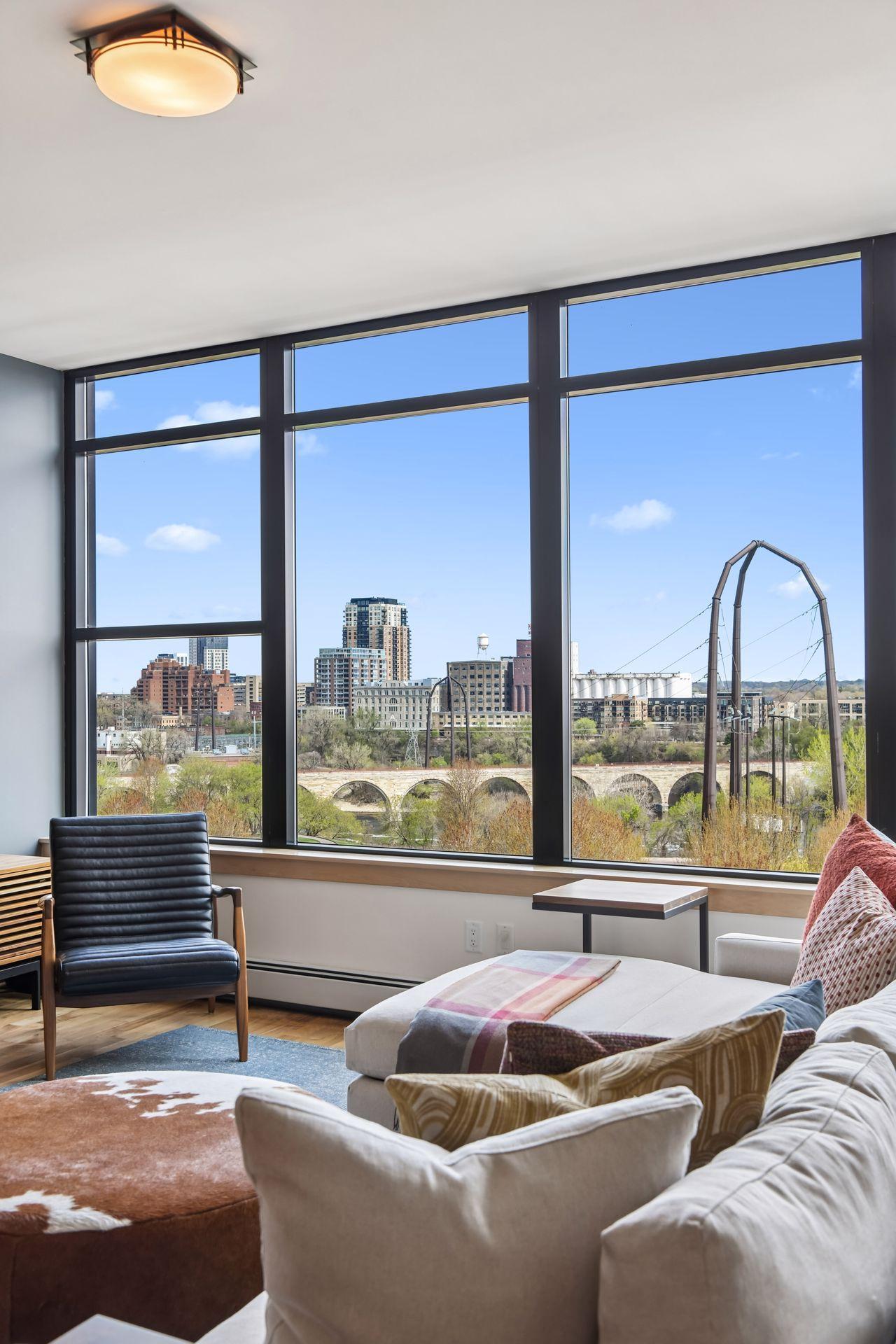 215 10th Avenue S Unit: 708