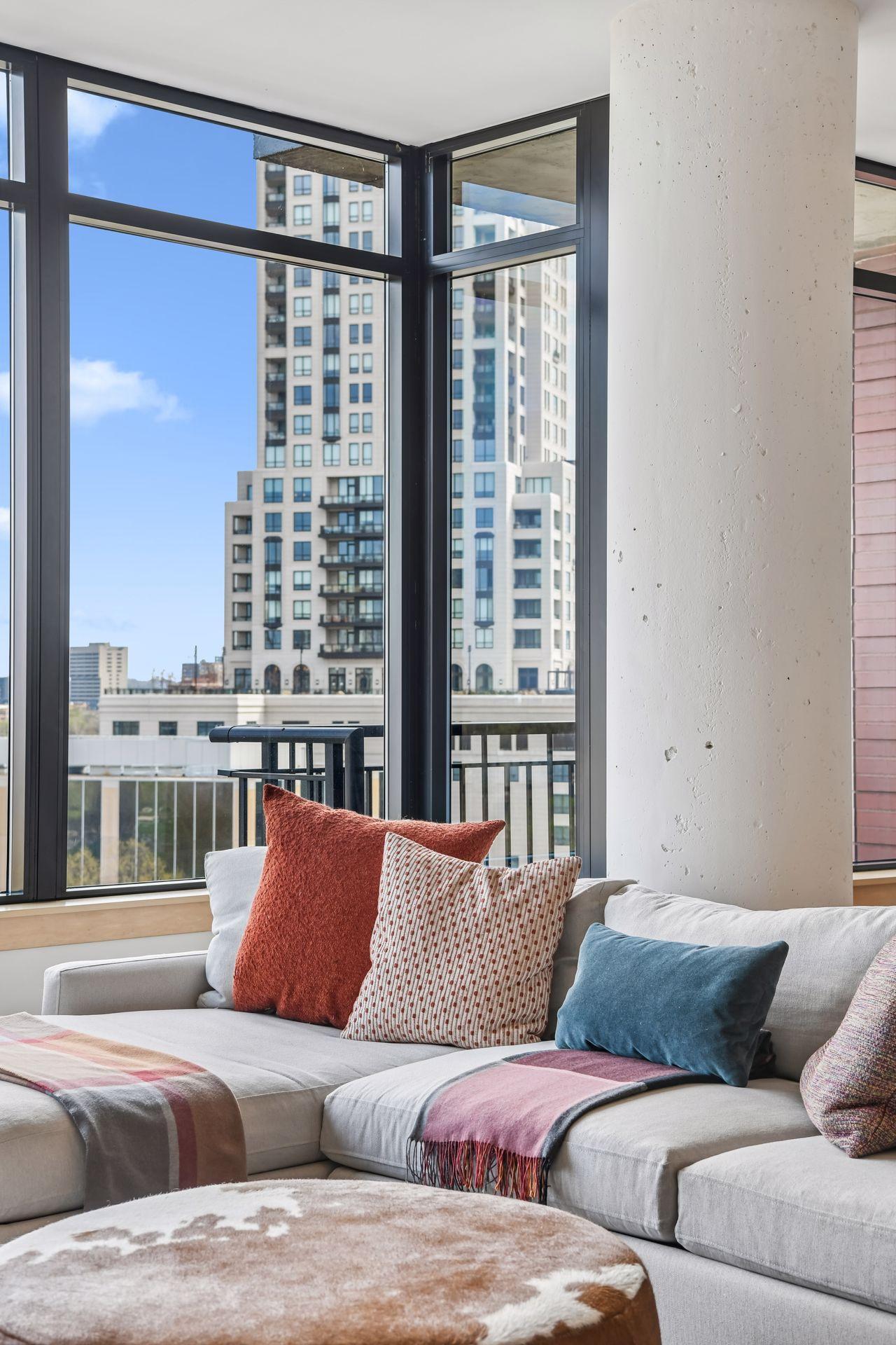 215 10th Avenue S Unit: 708