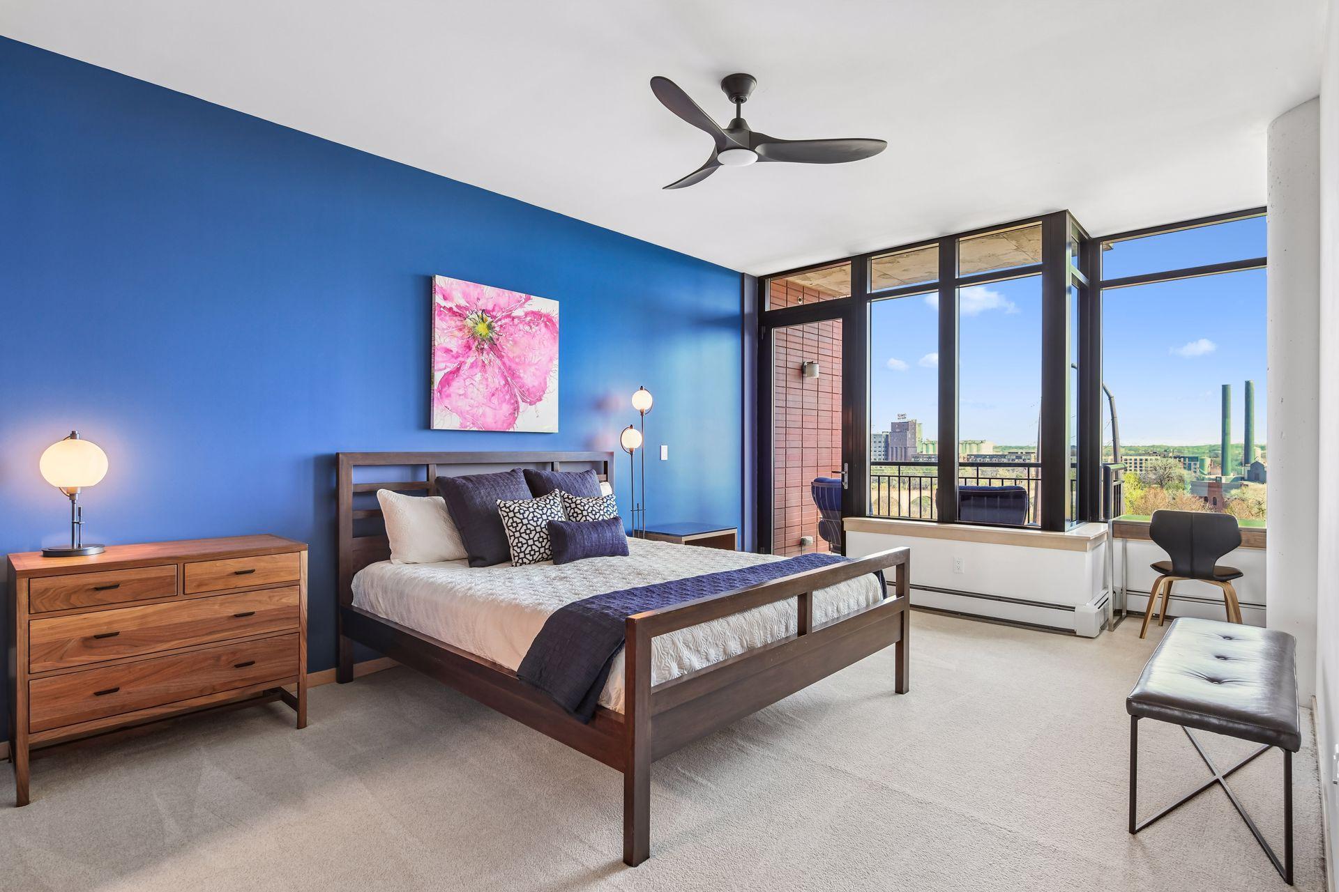 215 10th Avenue S Unit: 708