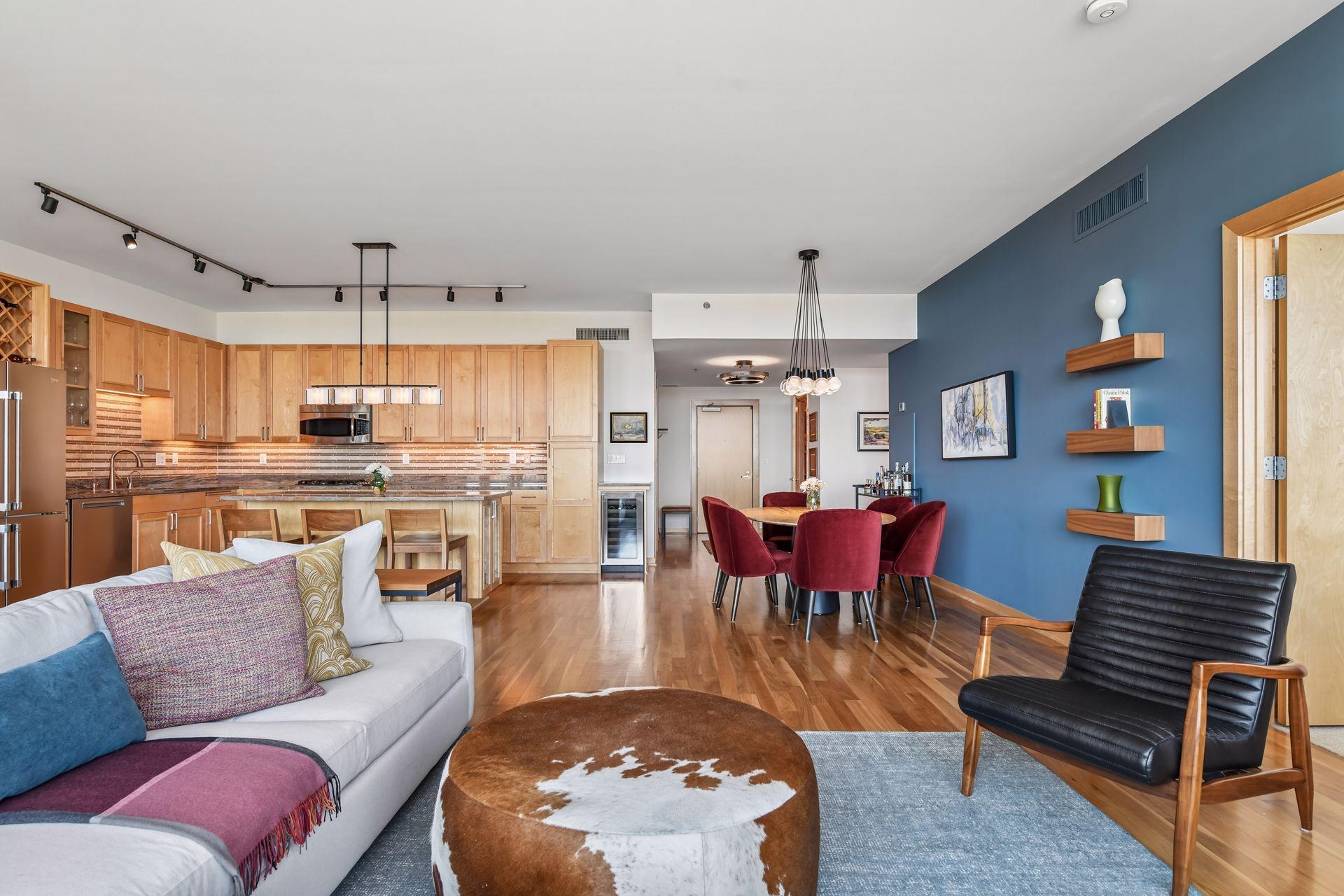 215 10th Avenue S Unit: 708