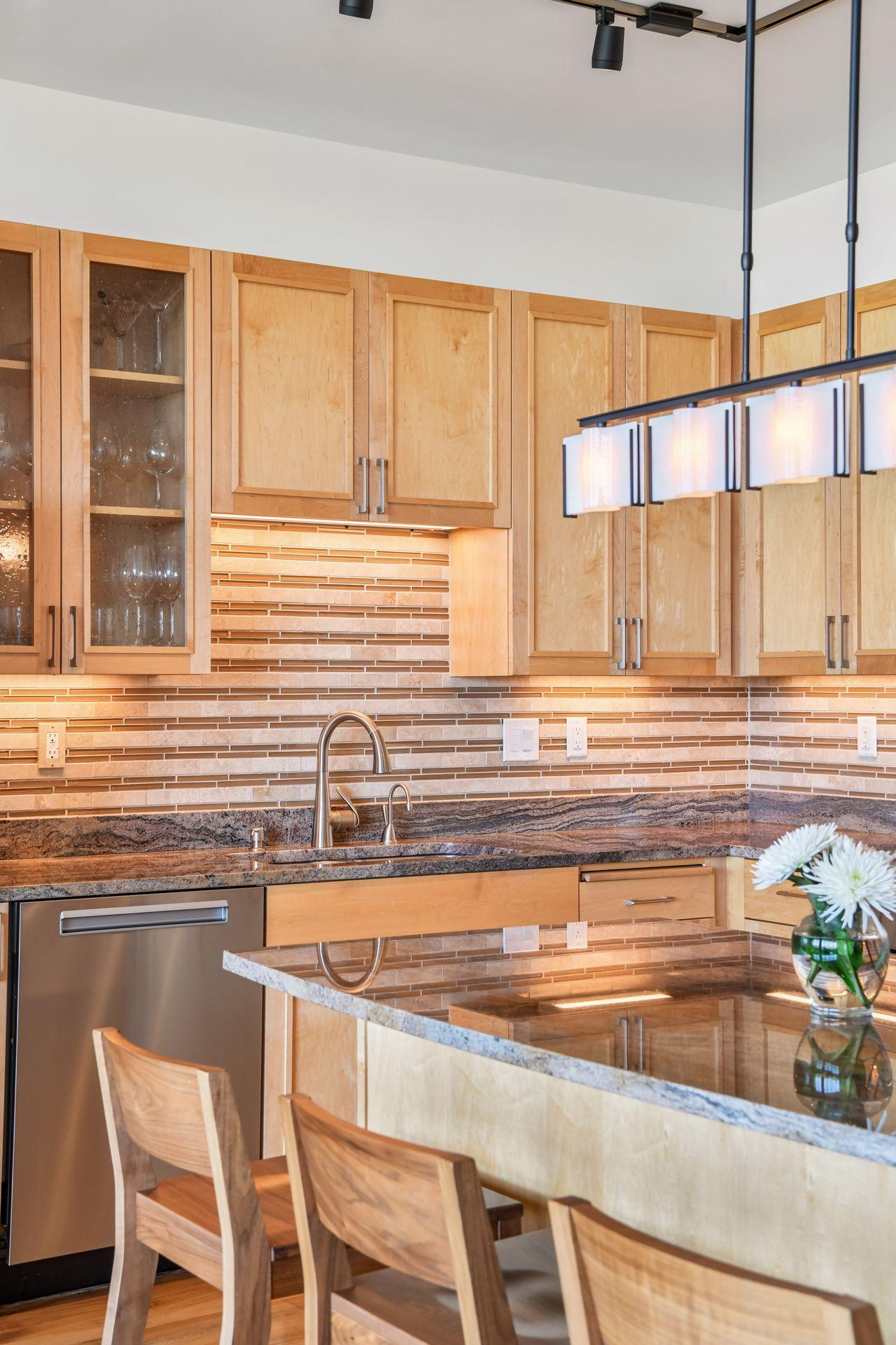 215 10th Avenue S Unit: 708