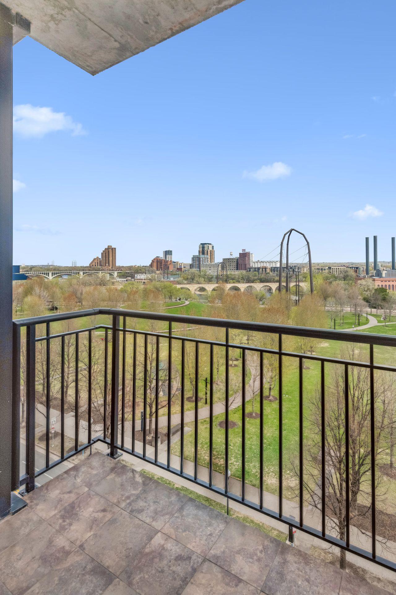 215 10th Avenue S Unit: 708