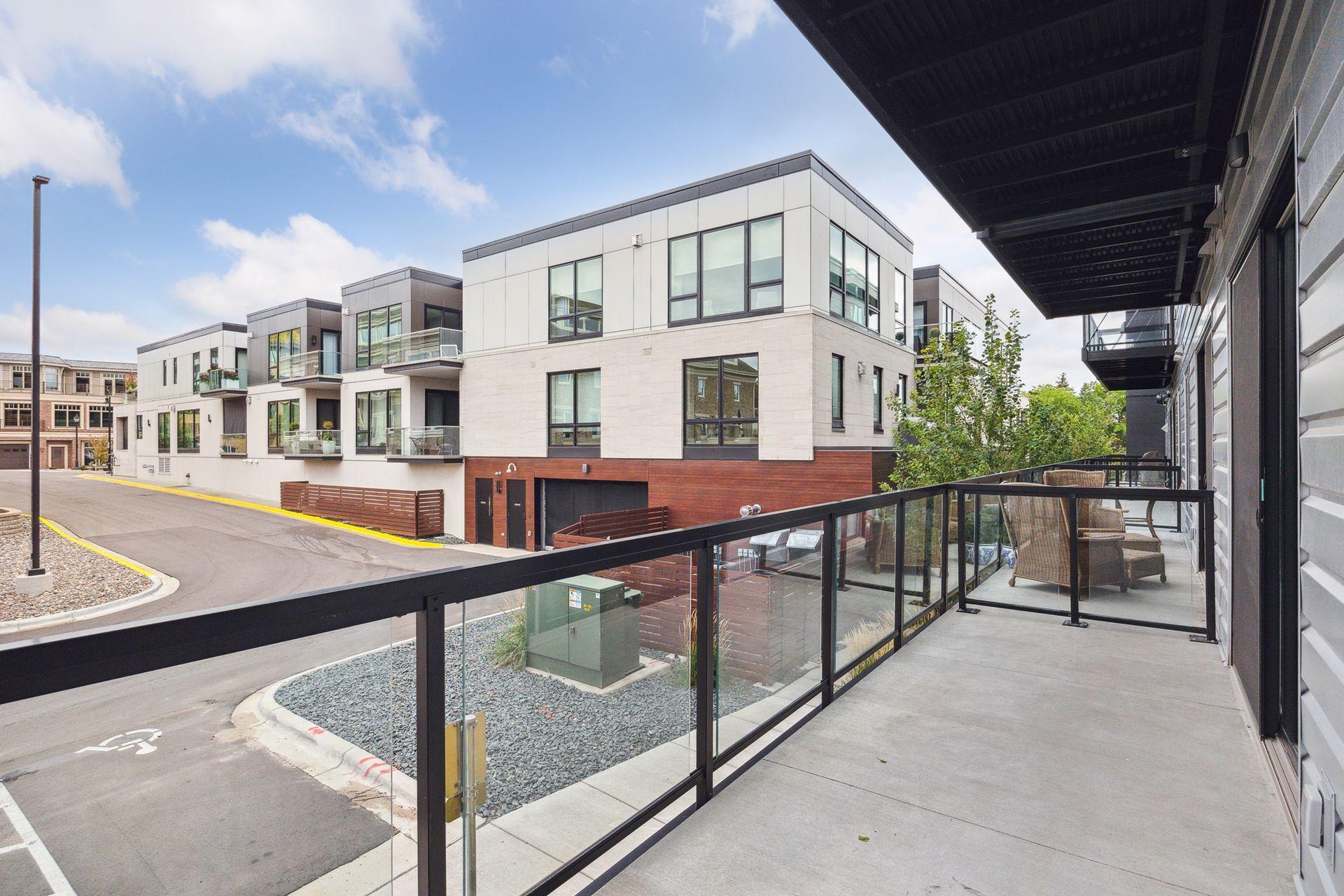 253 Lake Street E Unit: 206