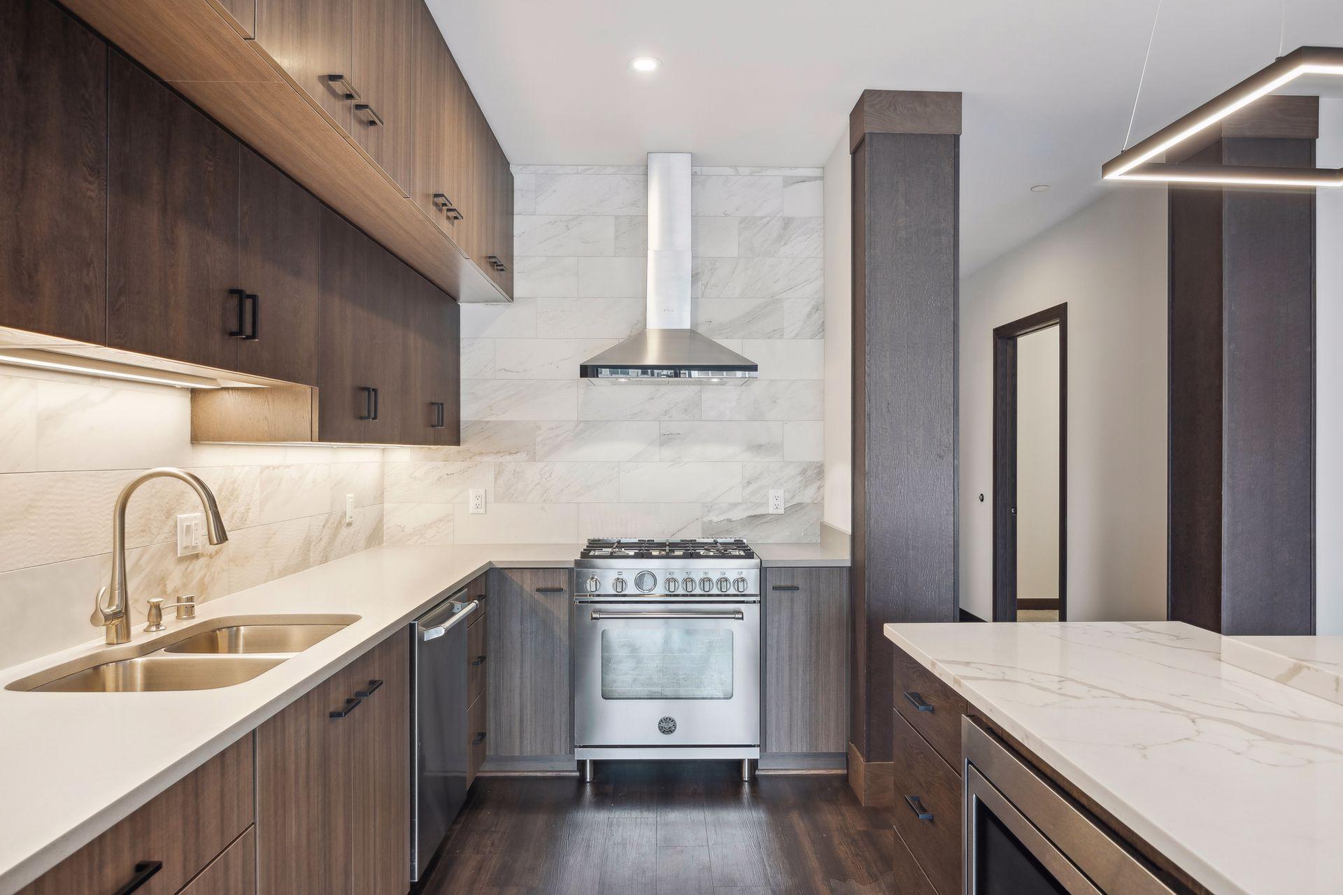 253 Lake Street E Unit: 206