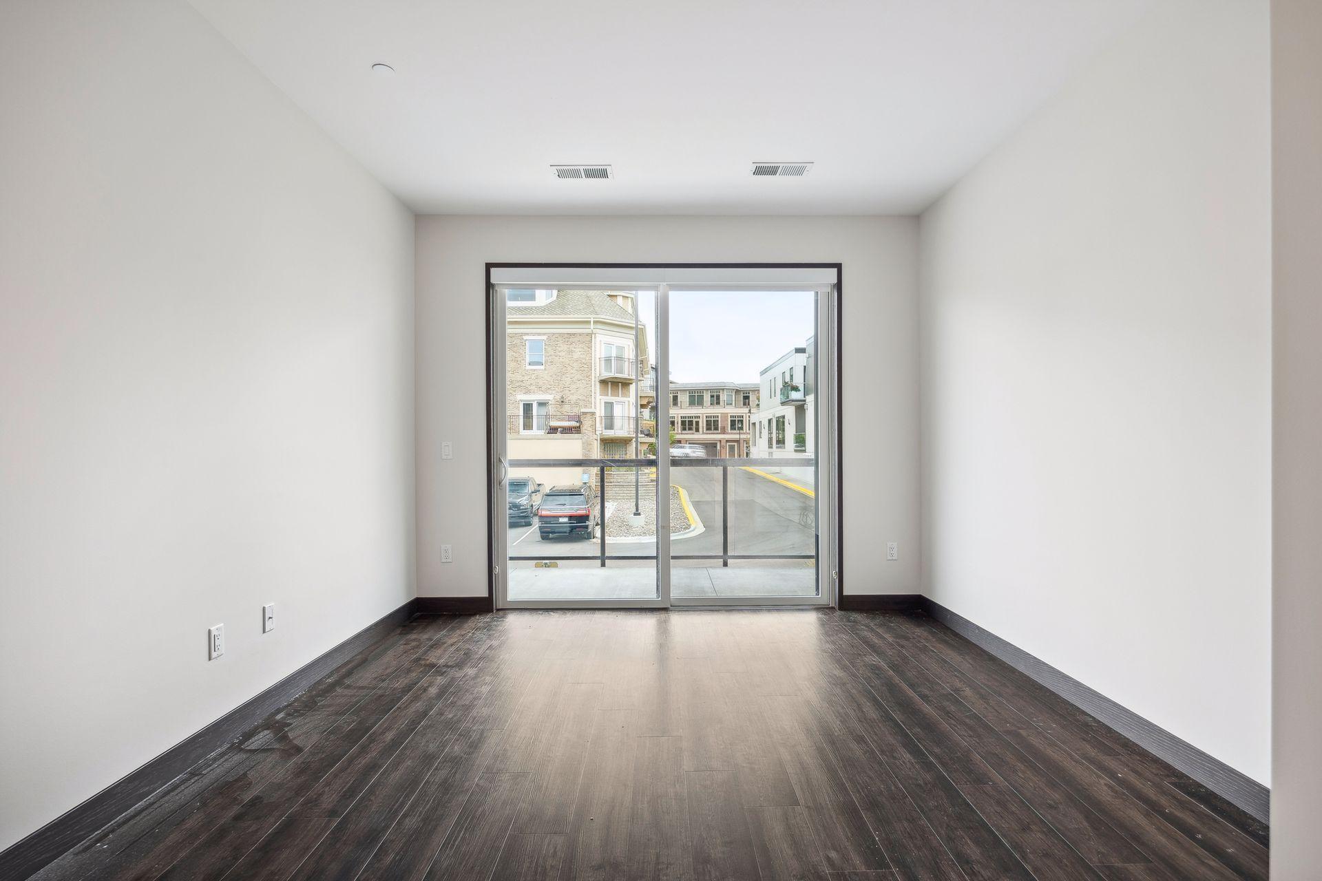 253 Lake Street E Unit: 206