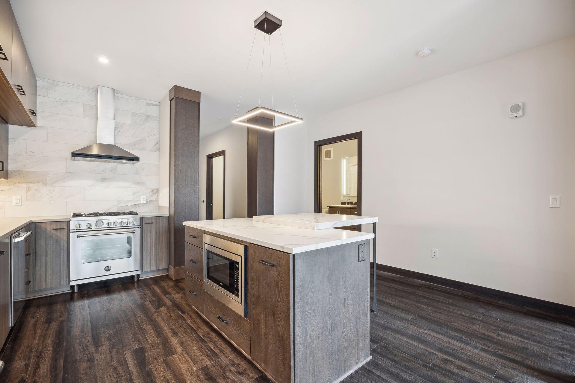 253 Lake Street E Unit: 206