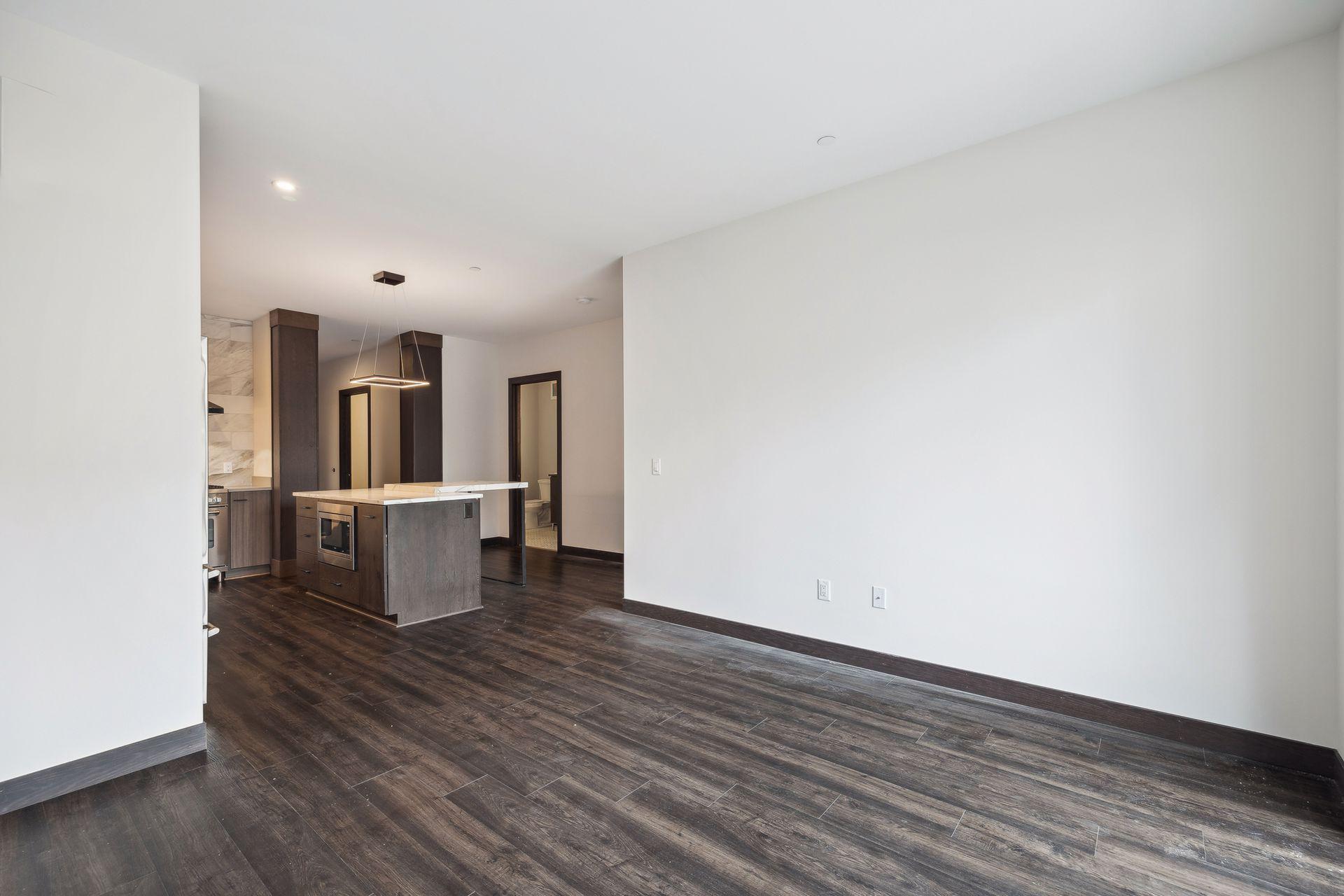253 Lake Street E Unit: 206
