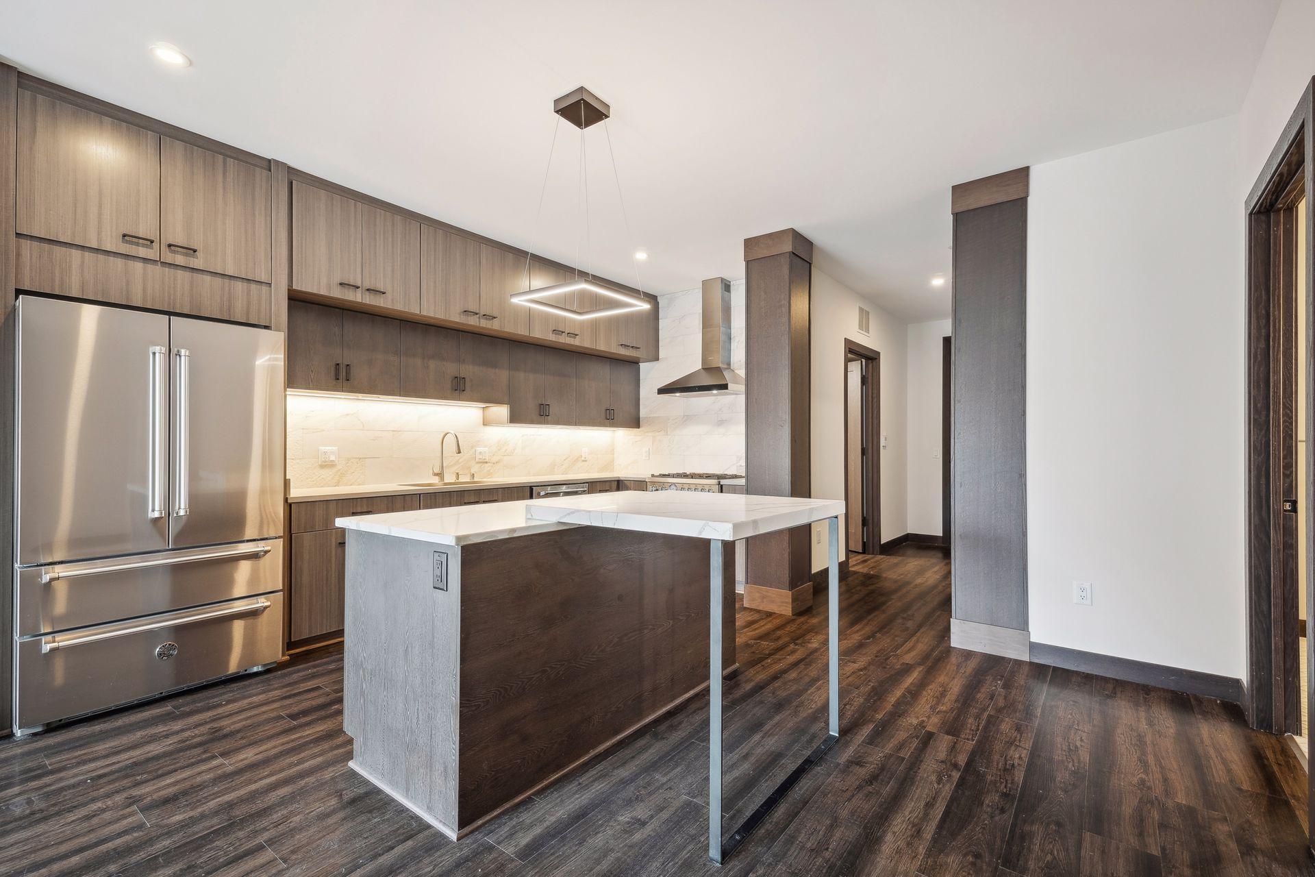 253 Lake Street E Unit: 206