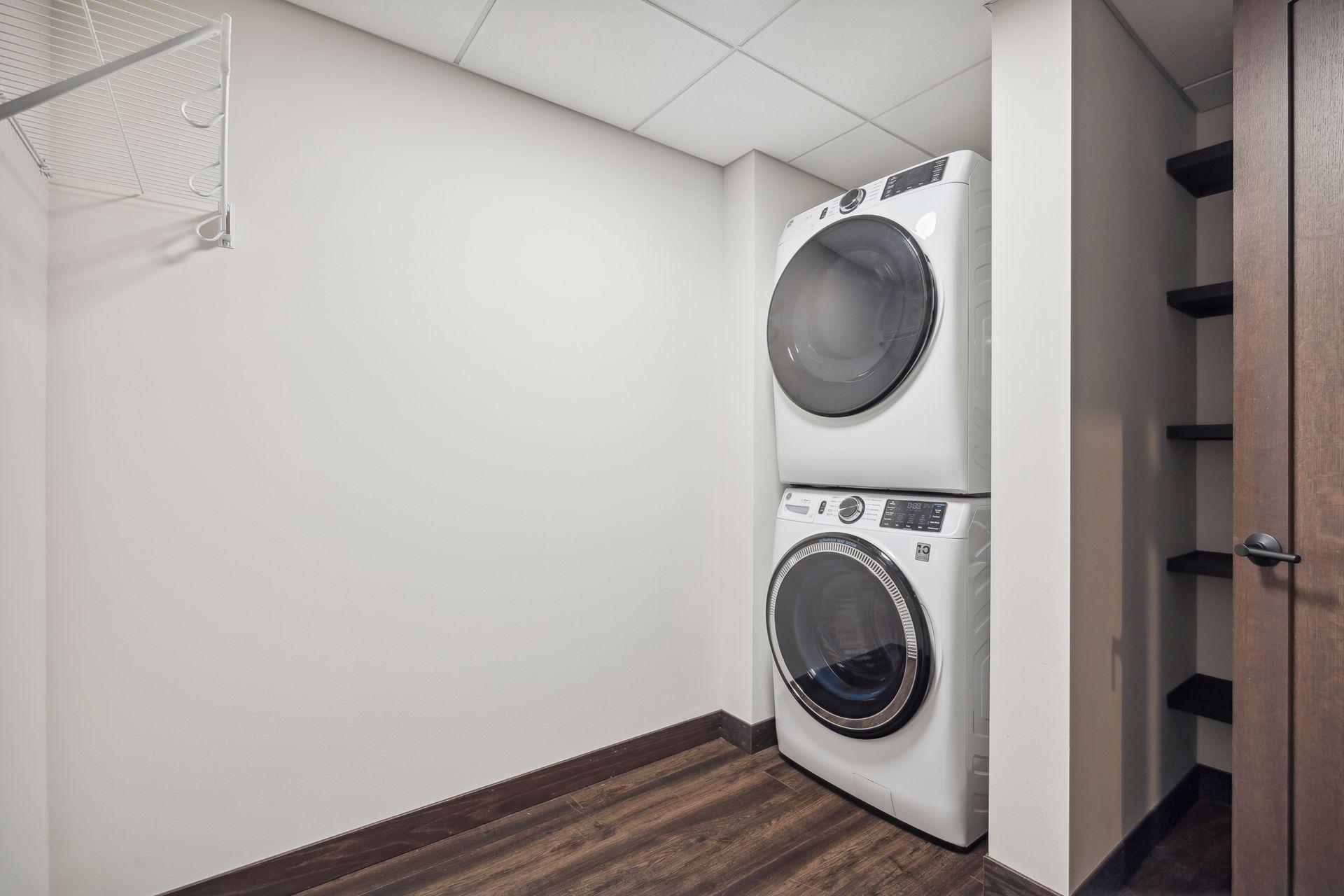 253 Lake Street E Unit: 206