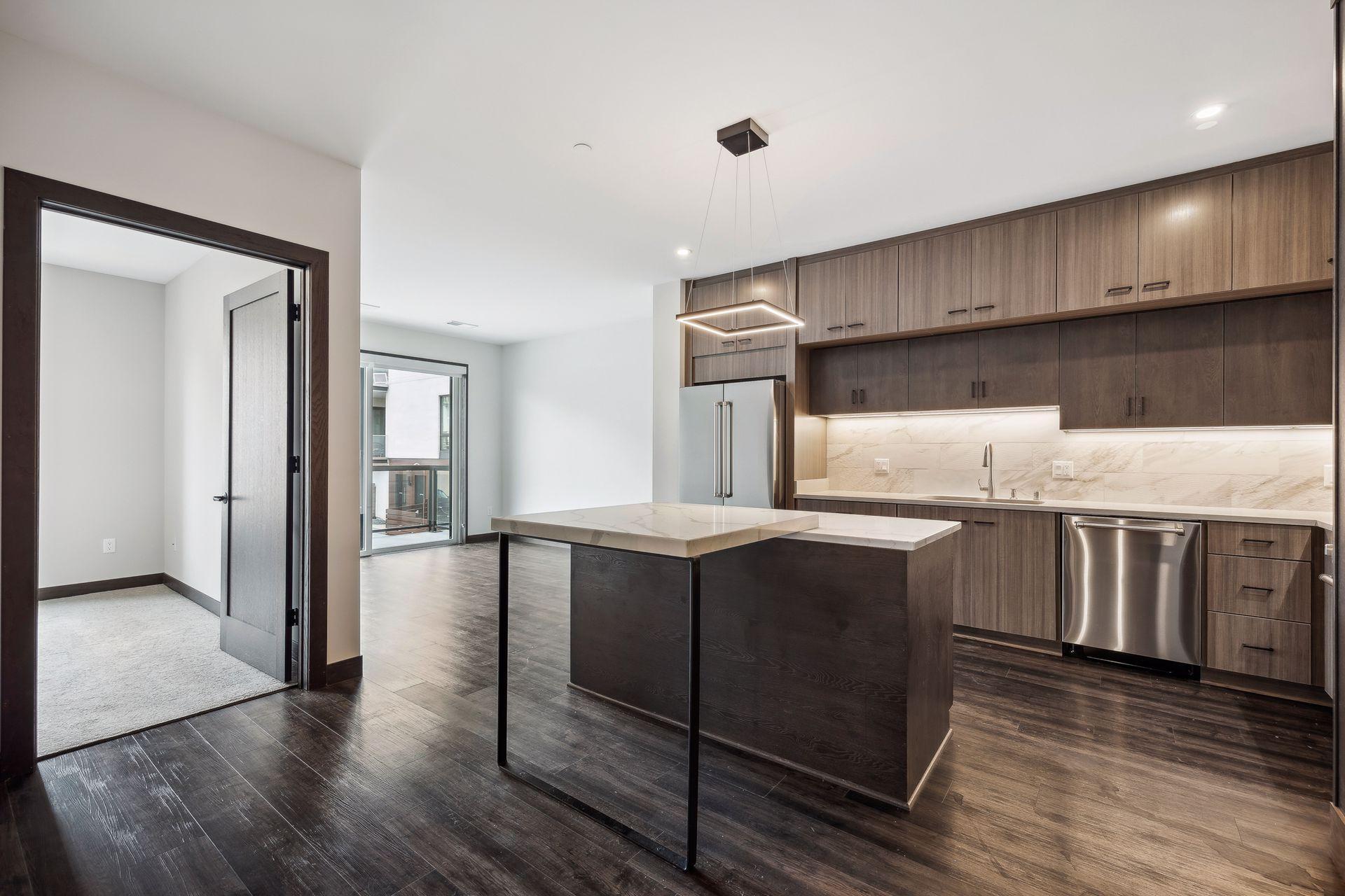 253 Lake Street E Unit: 206