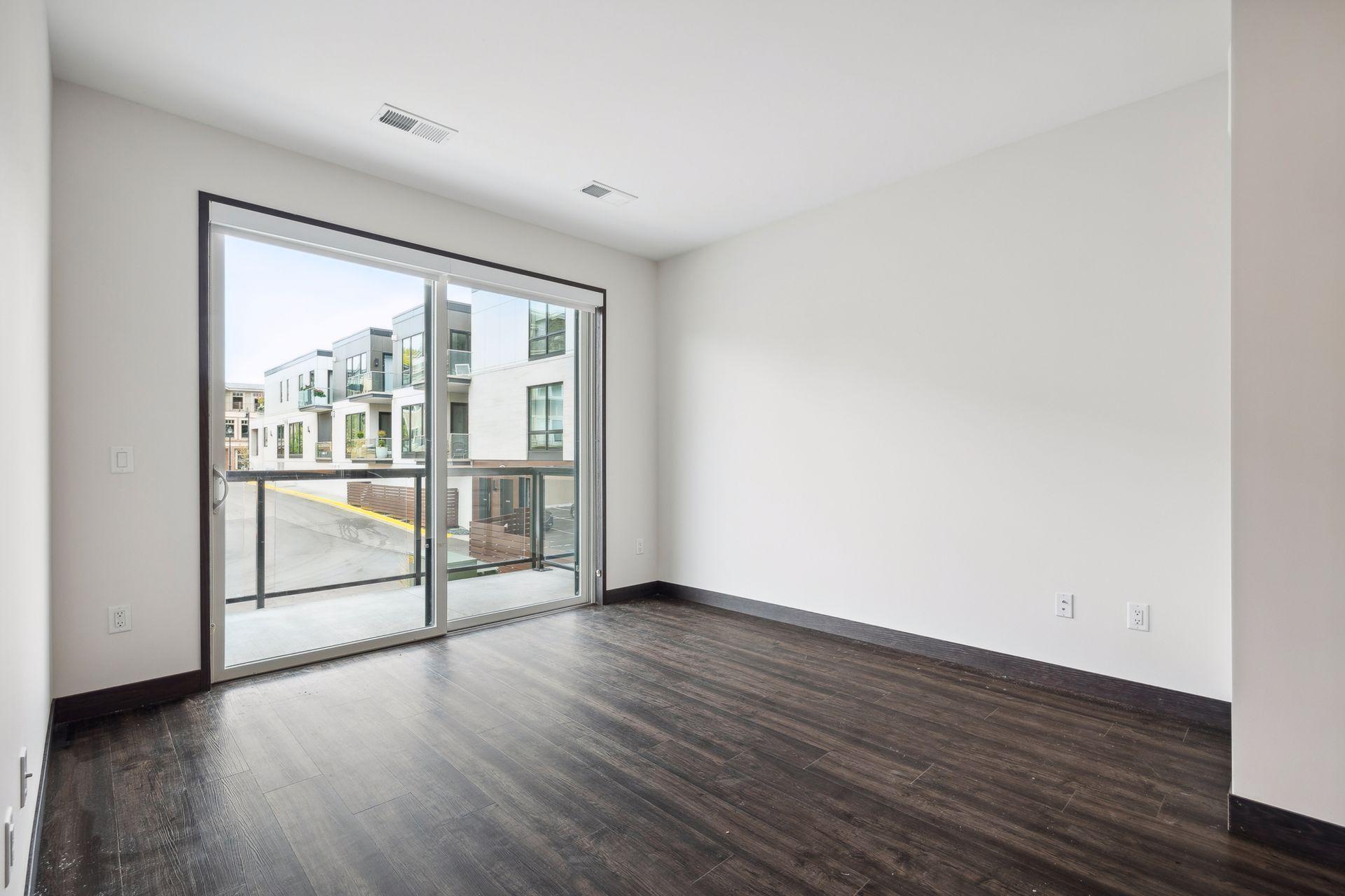 253 Lake Street E Unit: 206