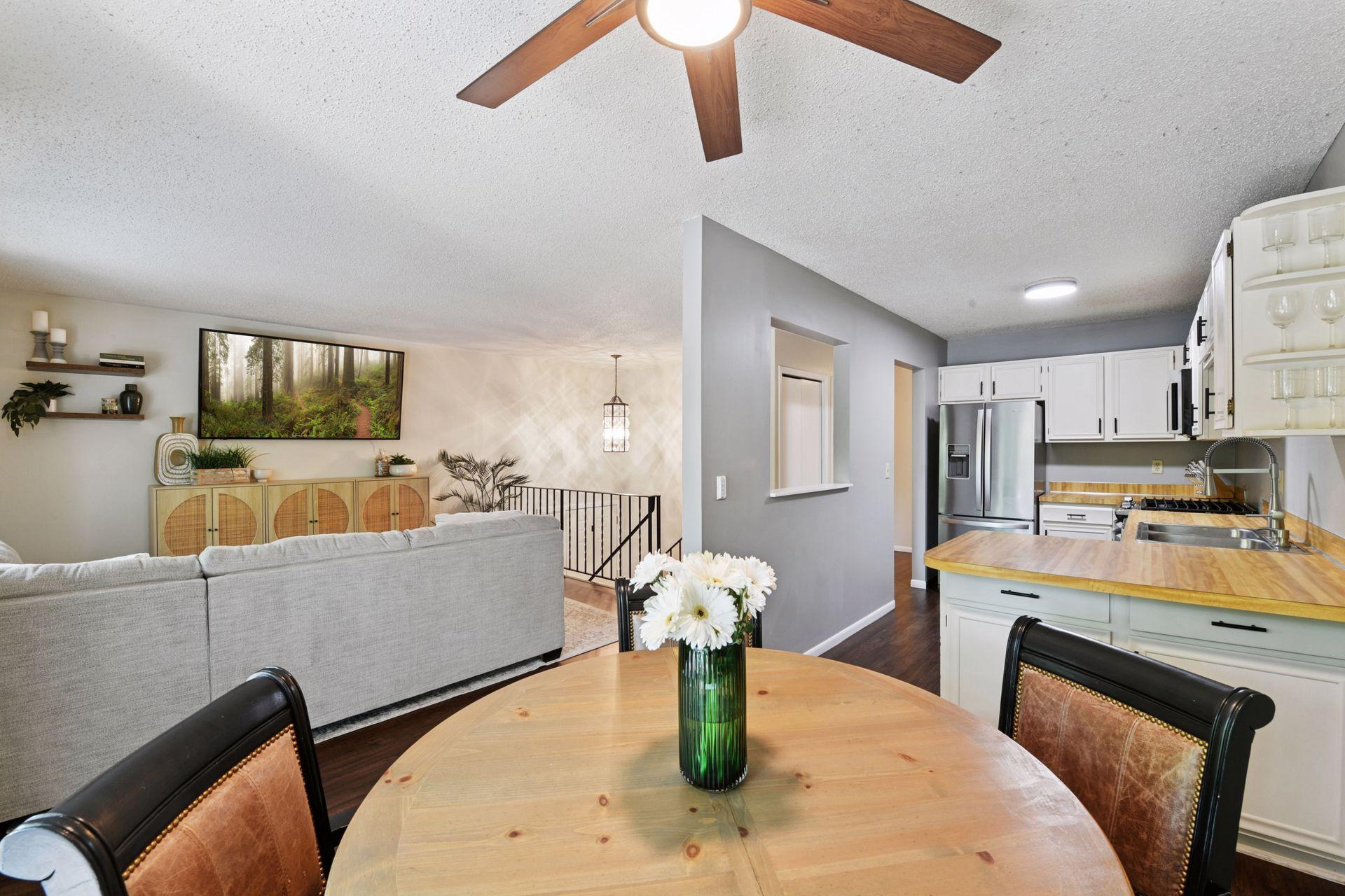 1042 Pontiac Lane