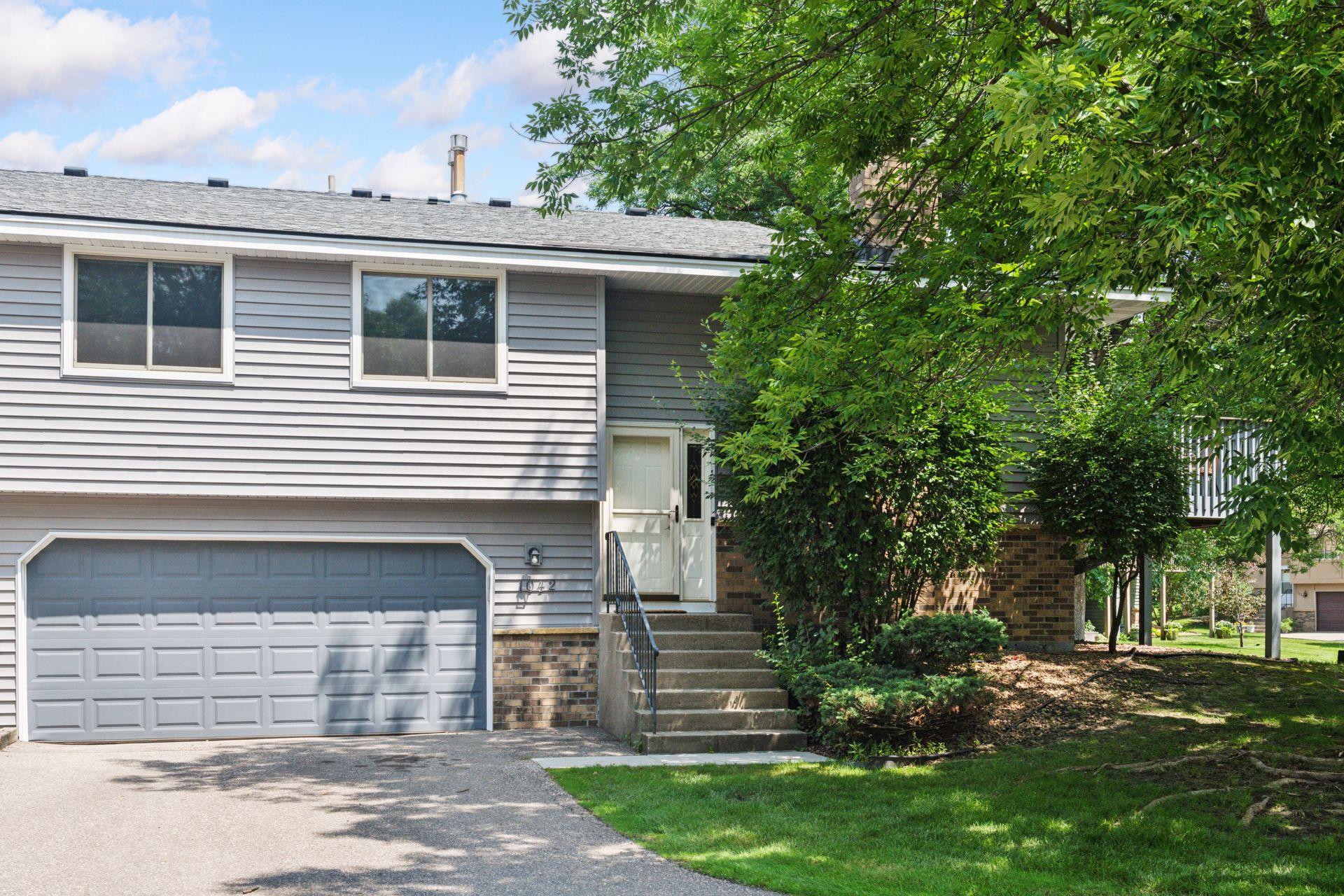 1042 Pontiac Lane